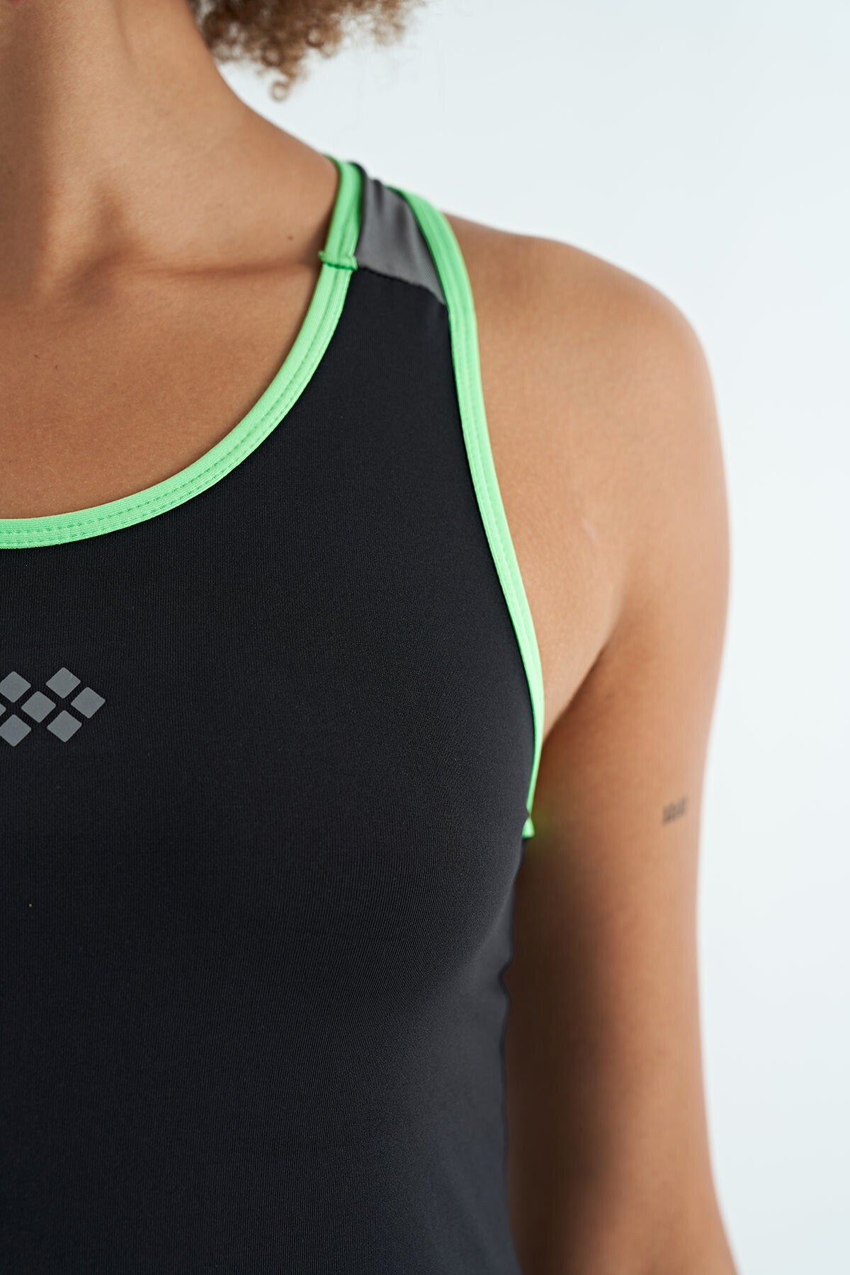 Siyah Sırt Detaylı Baskılı Standart Kalıp Kadın Atlet - 97269