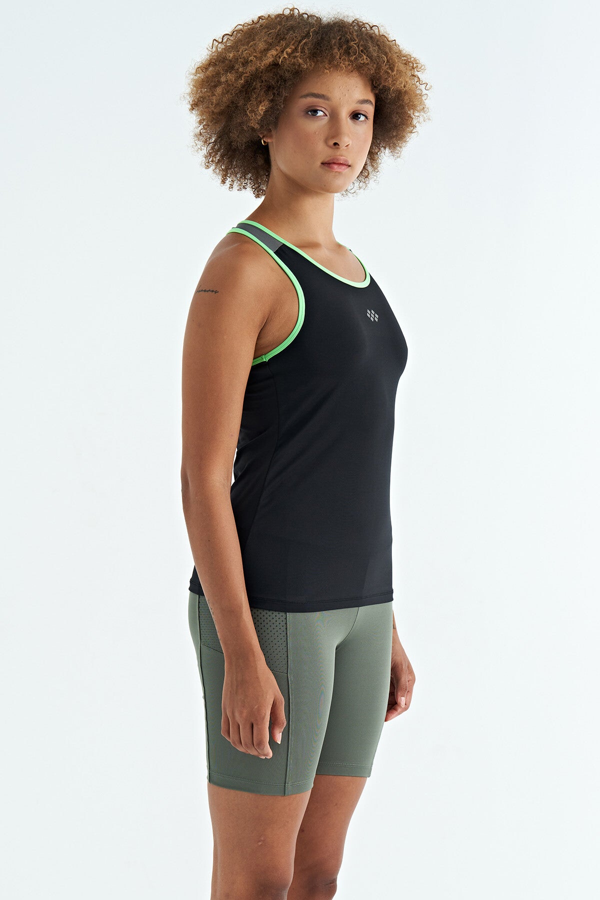 Siyah Sırt Detaylı Baskılı Standart Kalıp Kadın Atlet - 97269