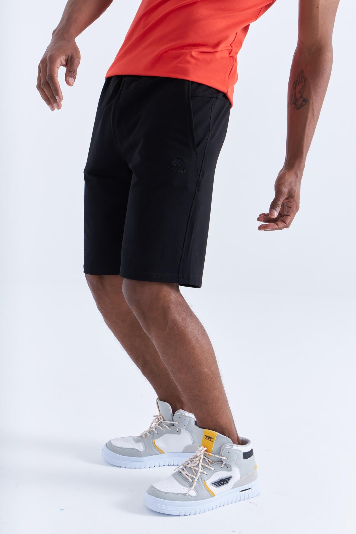 Siyah Tek Fermuar Cep Detaylı Bağcıklı Standart Kalıp Erkek Şort - 81202