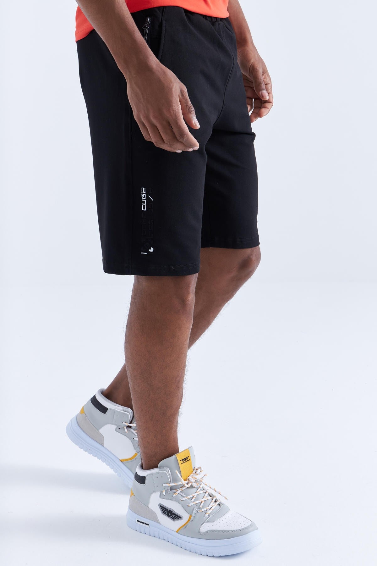 Siyah Tek Fermuar Cep Detaylı Bağcıklı Standart Kalıp Erkek Şort - 81202