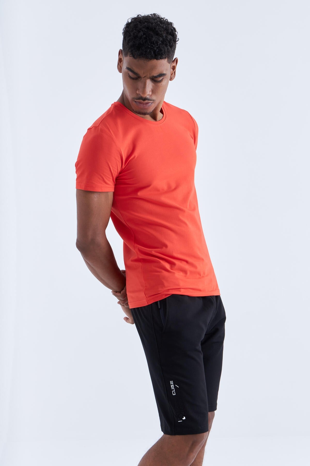 Siyah Tek Fermuar Cep Detaylı Bağcıklı Standart Kalıp Erkek Şort - 81202