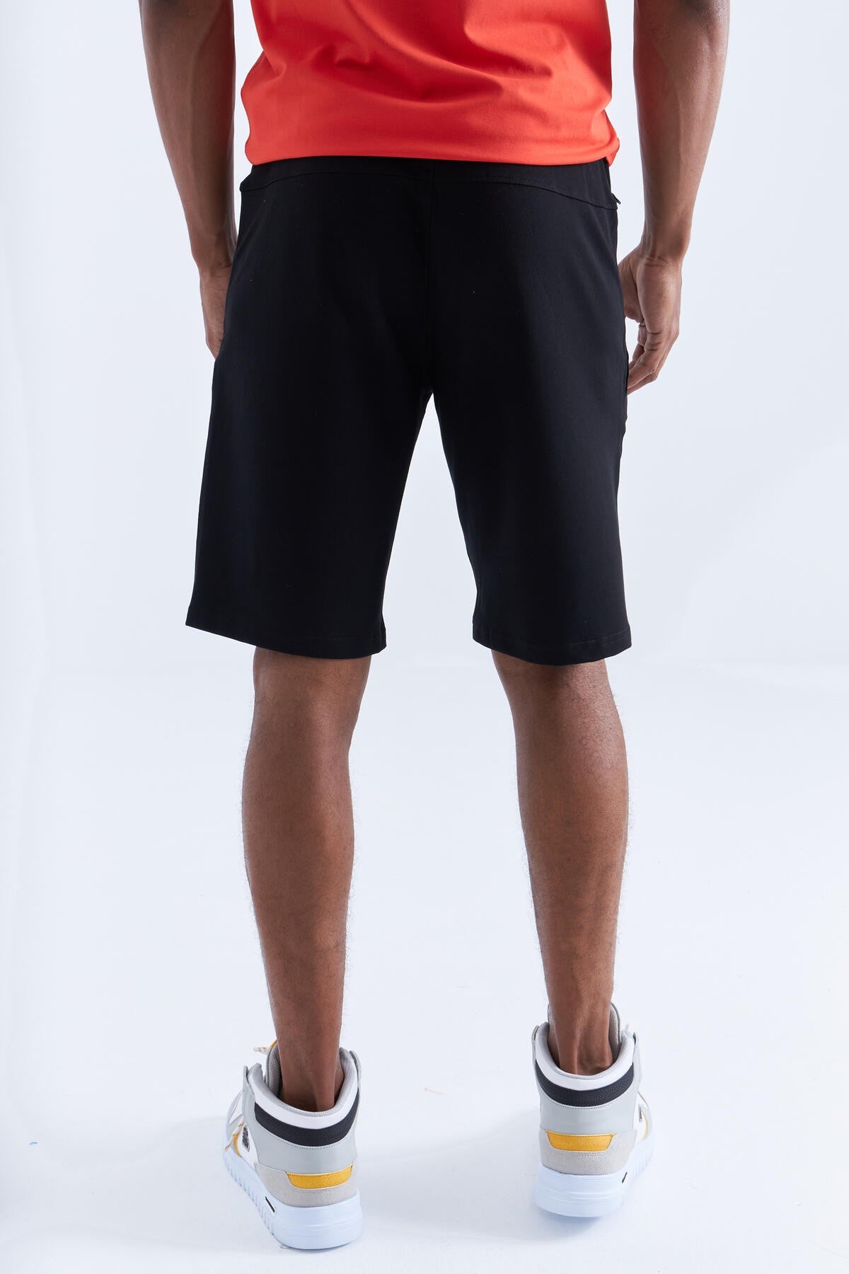 Siyah Tek Fermuar Cep Detaylı Bağcıklı Standart Kalıp Erkek Şort - 81202