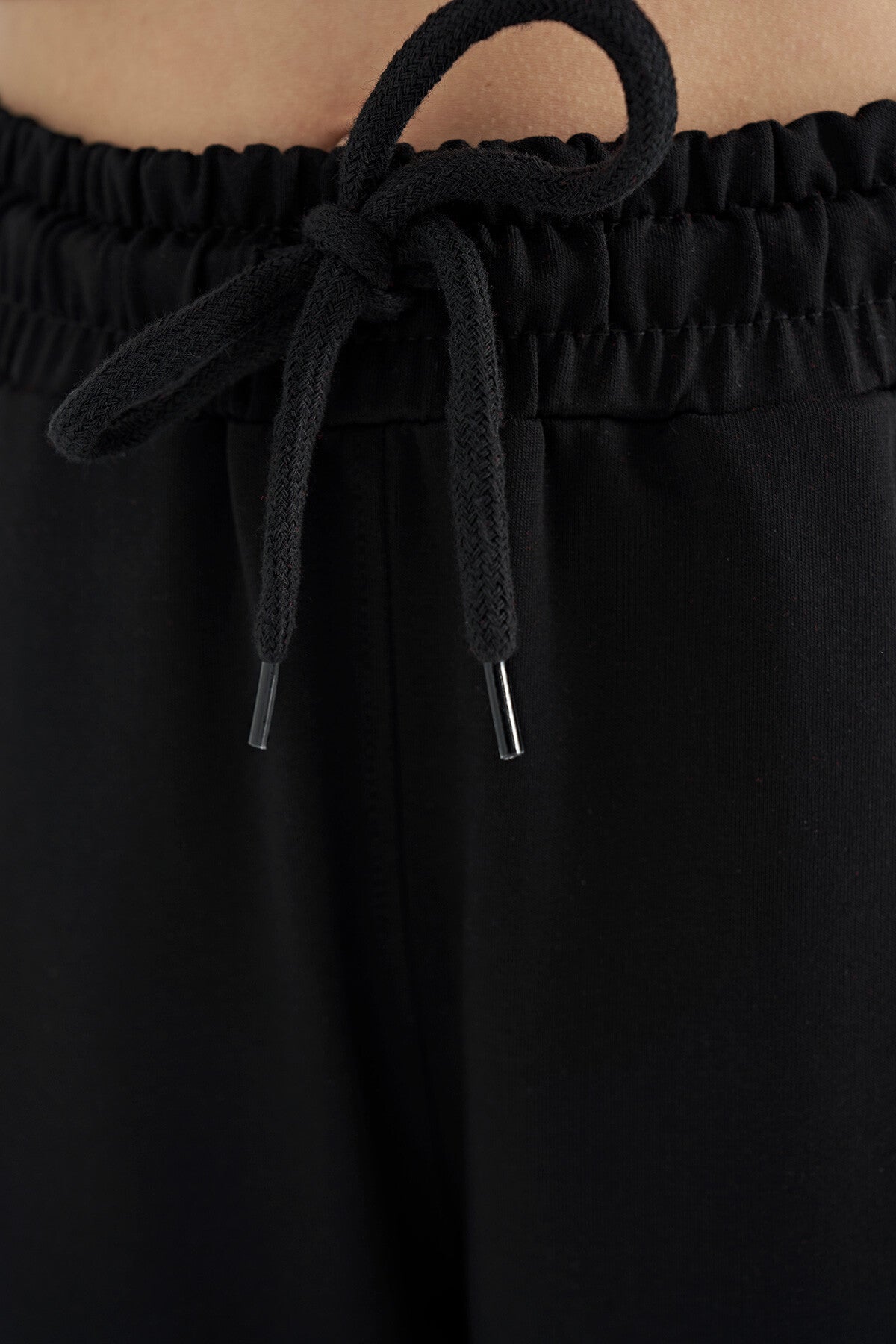 Siyah Yan Yazı Nakışlı Bağcıklı Standart Kalıp Jogger Kız Çocuk Eşofman Alt - 75123