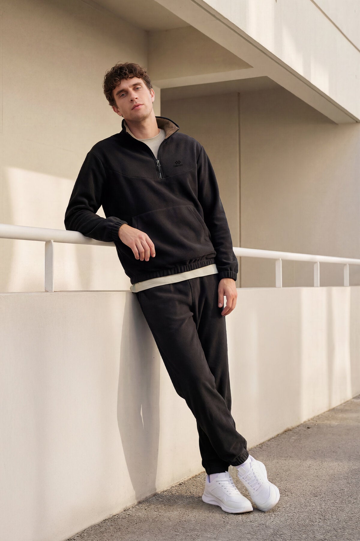 Siyah Yarım Fermuar Dik Yaka Lastik Paça Polar Erkek Eşofman Takımı - 85159
