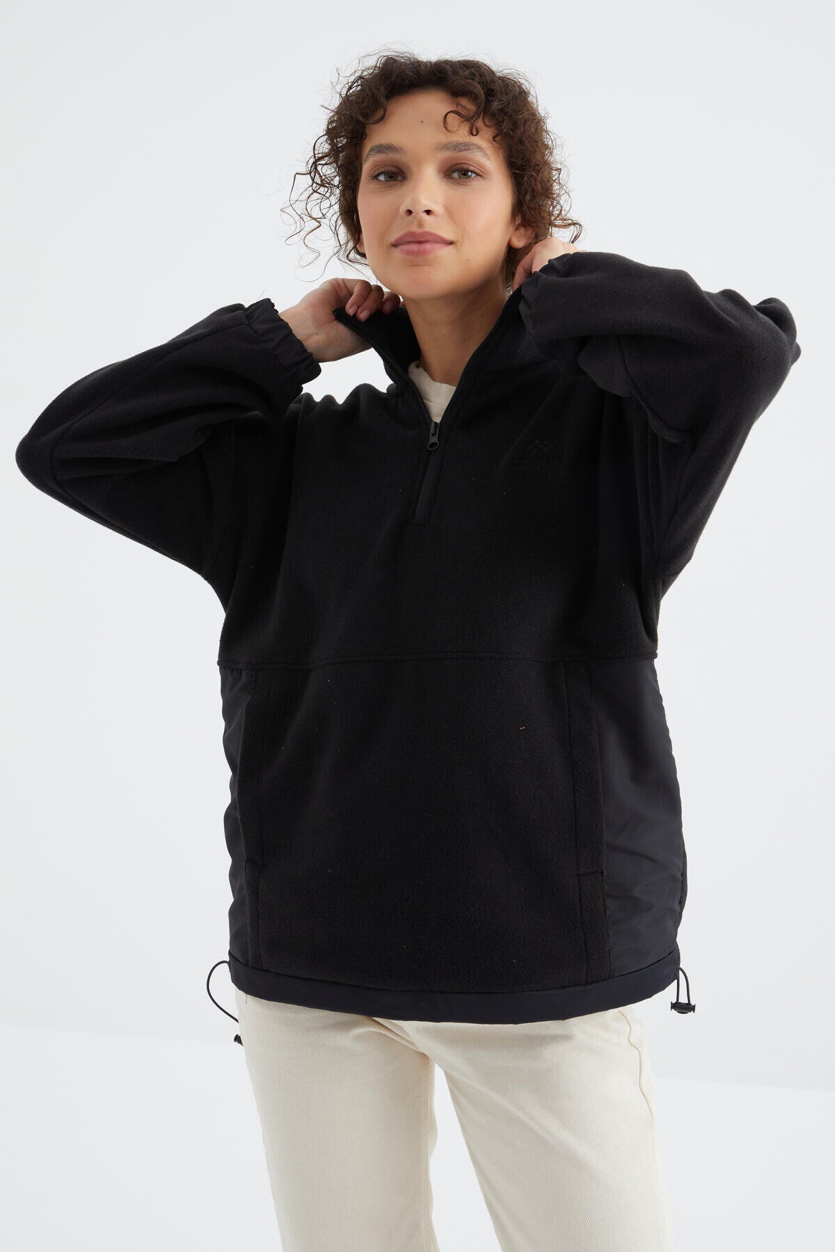 Siyah Yarım Fermuar Etek Ucu Büzgülü Dik Yaka Oversize Kadın Polar Sweatshirt - 97236