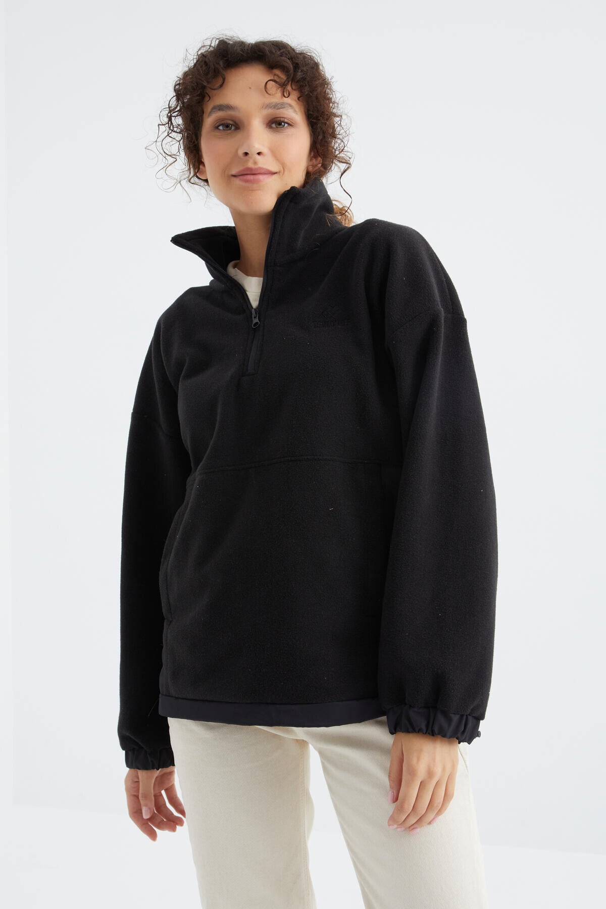 Siyah Yarım Fermuar Etek Ucu Büzgülü Dik Yaka Oversize Kadın Polar Sweatshirt - 97236