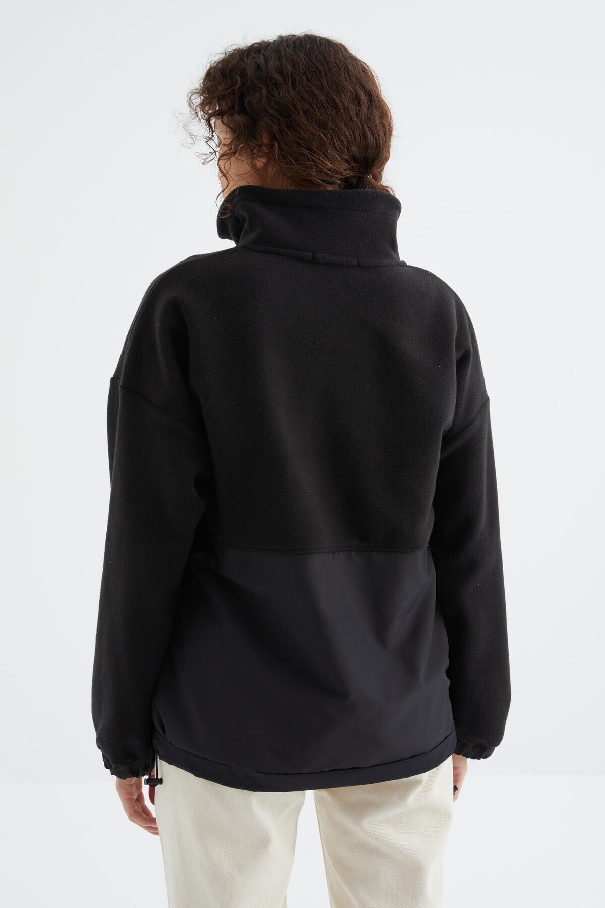 Siyah Yarım Fermuar Etek Ucu Büzgülü Dik Yaka Oversize Kadın Polar Sweatshirt - 97236