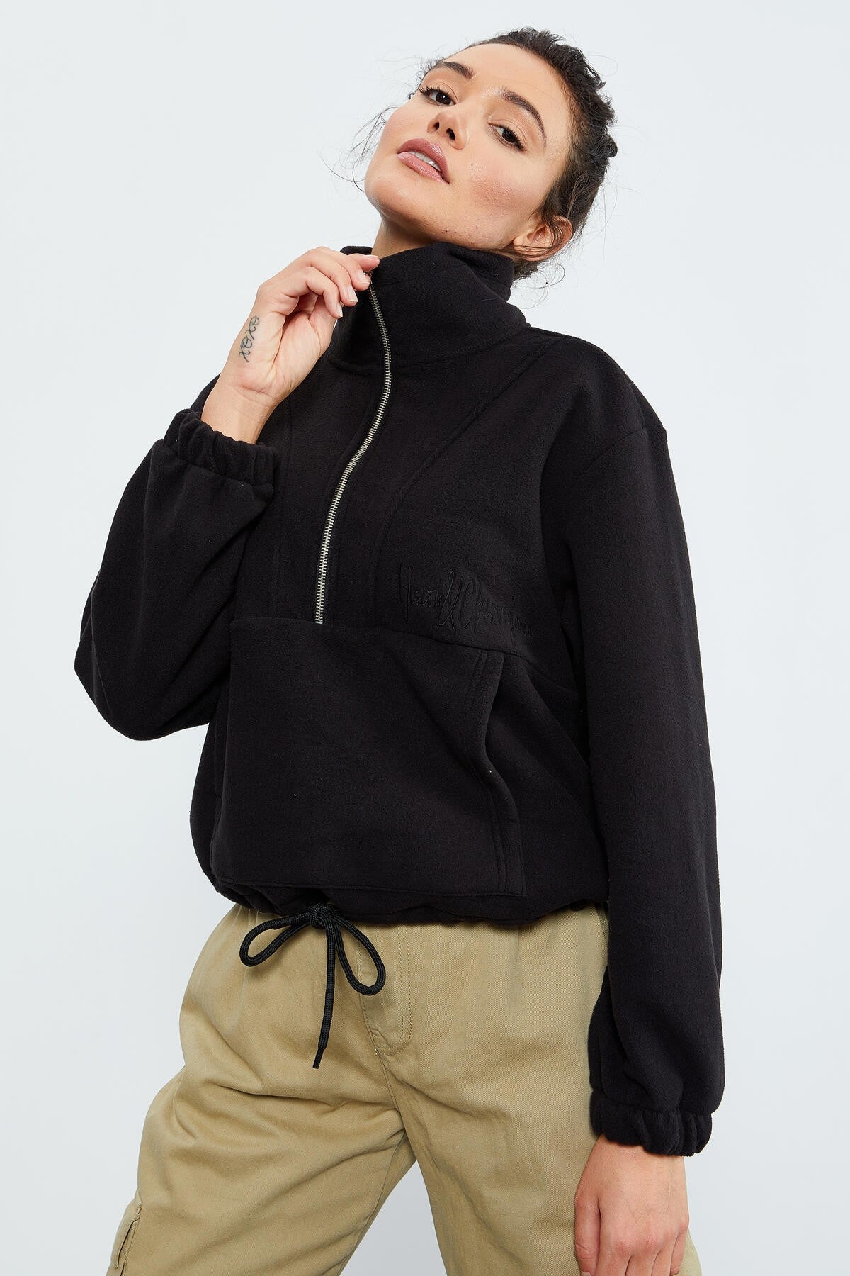 Siyah Yarım Fermuar Etek Ucu Büzgülü Kadın Polar Oversize Sweatshirt - 97171