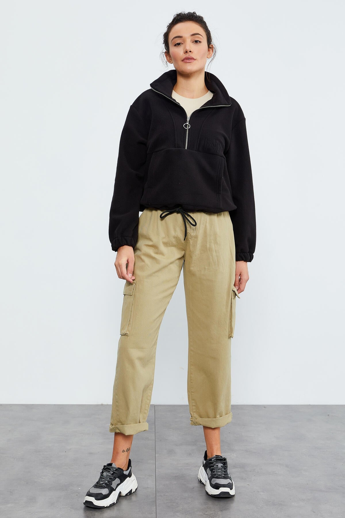 Siyah Yarım Fermuar Etek Ucu Büzgülü Kadın Polar Oversize Sweatshirt - 97171