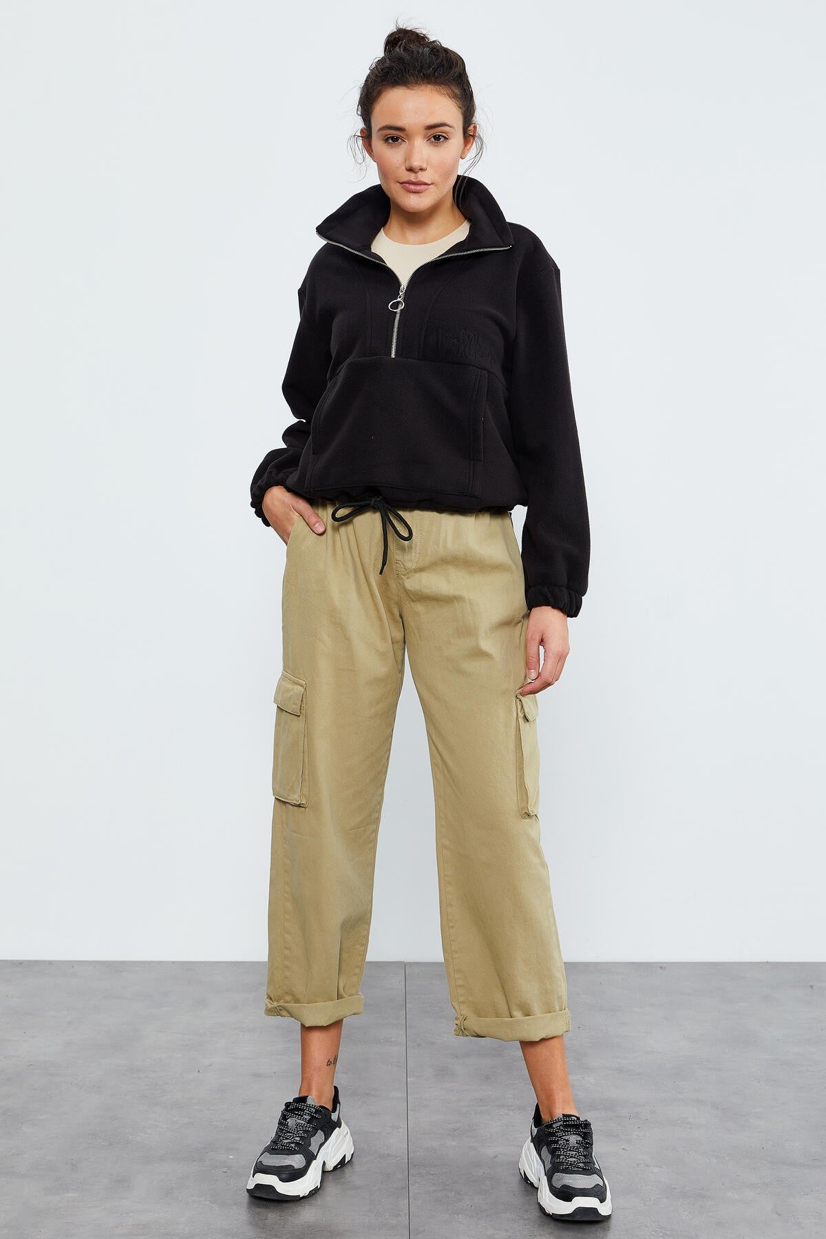 Siyah Yarım Fermuar Etek Ucu Büzgülü Kadın Polar Oversize Sweatshirt - 97171