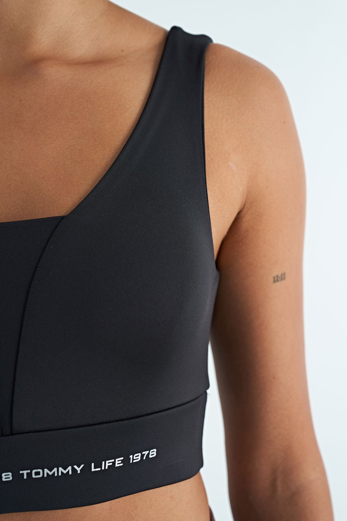 Siyah Yazı Baskılı Renk Bloklu Dar Kalıp Dalgıç Kumaş Kadın Büstiyer - 97271