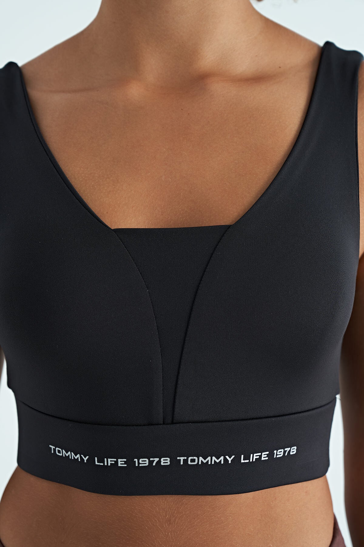 Siyah Yazı Baskılı Renk Bloklu Dar Kalıp Dalgıç Kumaş Kadın Büstiyer - 97271