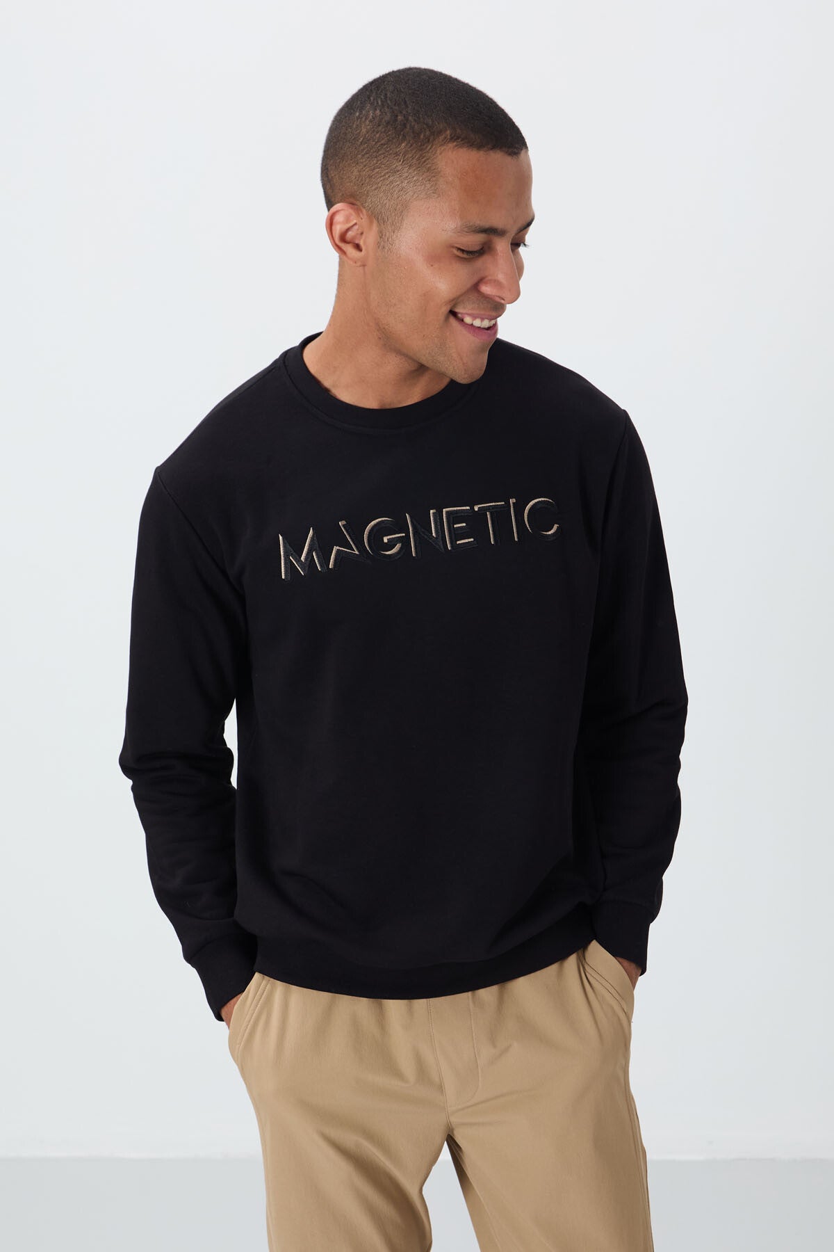 Siyah Yazı Nakışlı O Yaka Rahat Form İçi Polarlı Erkek Sweatshirt - 88020