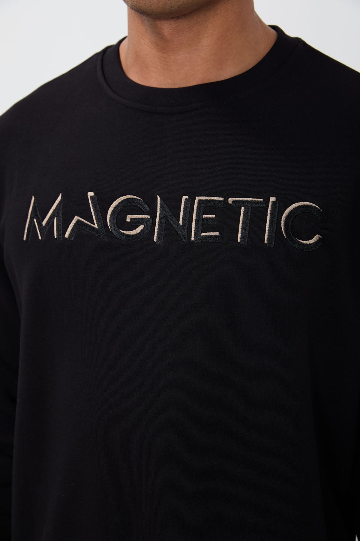 Siyah Yazı Nakışlı O Yaka Rahat Form İçi Polarlı Erkek Sweatshirt - 88020