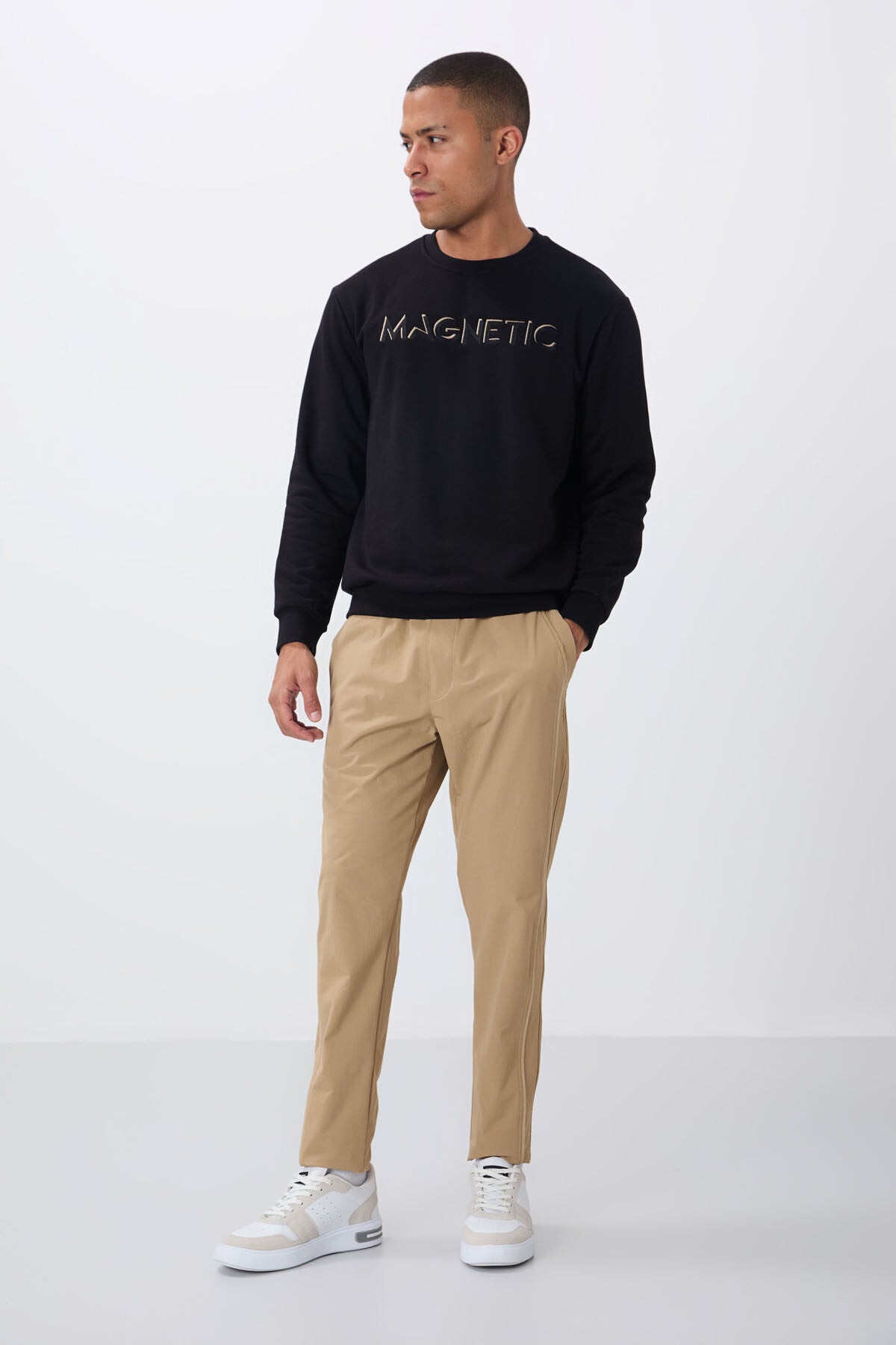 Siyah Yazı Nakışlı O Yaka Rahat Form İçi Polarlı Erkek Sweatshirt - 88020