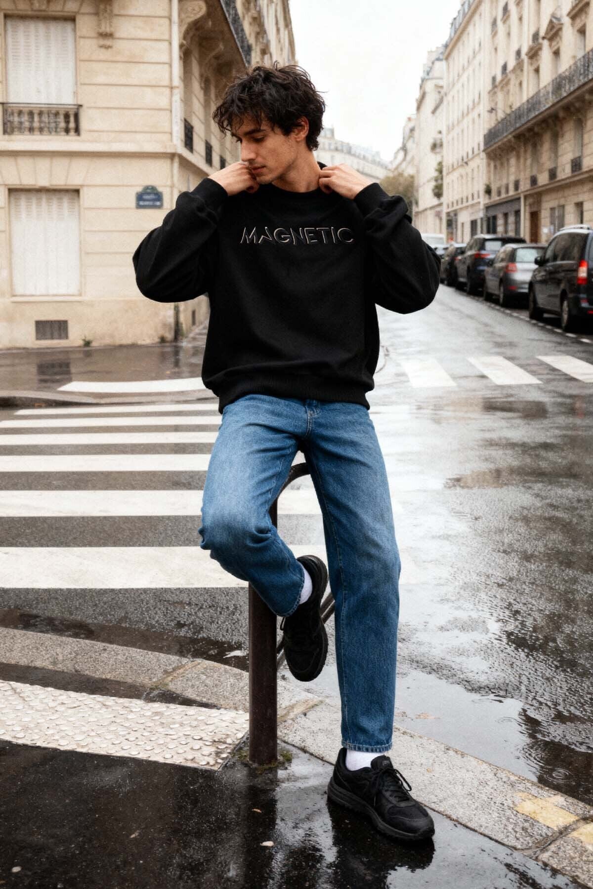 Siyah Yazı Nakışlı O Yaka Rahat Form İçi Polarlı Erkek Sweatshirt - 88020