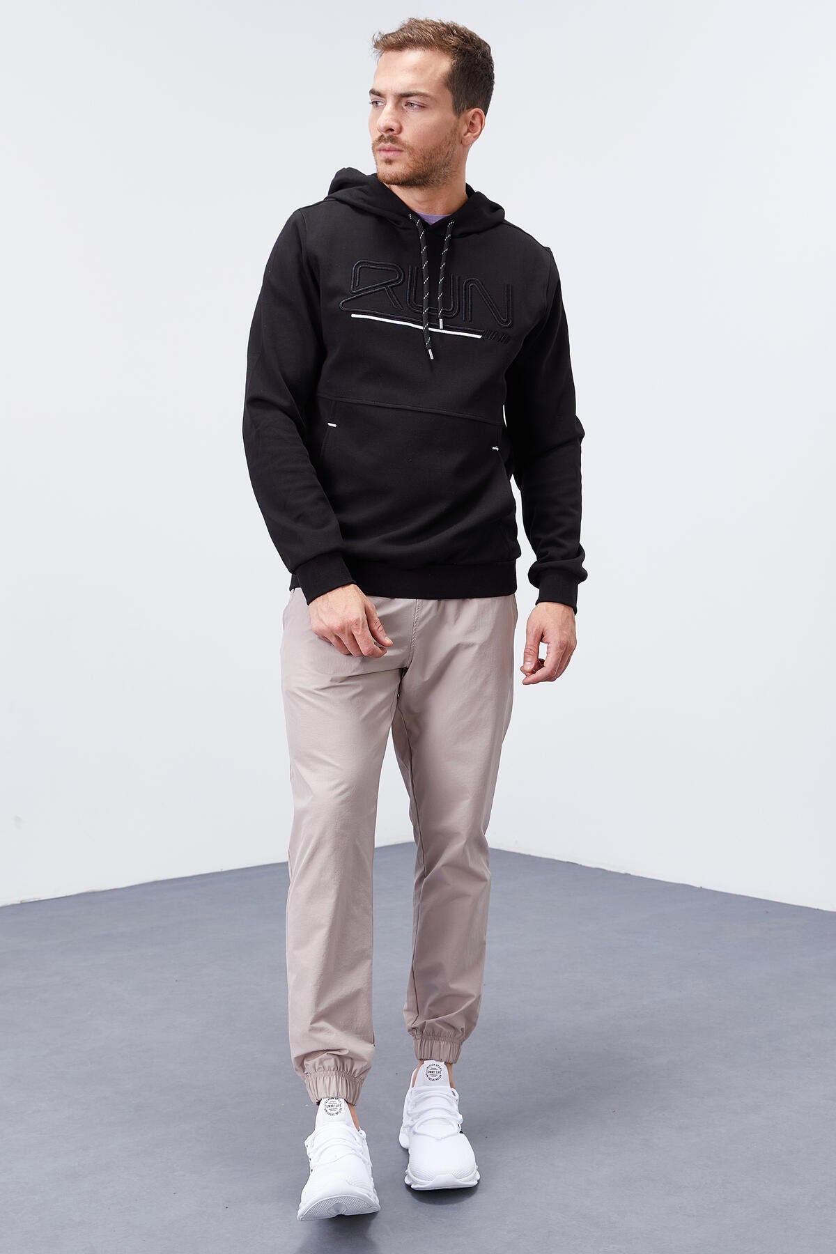 Siyah Yazı Nakışlı Standart Kalıp Kapüşonlu Erkek Sweatshirt - 87887