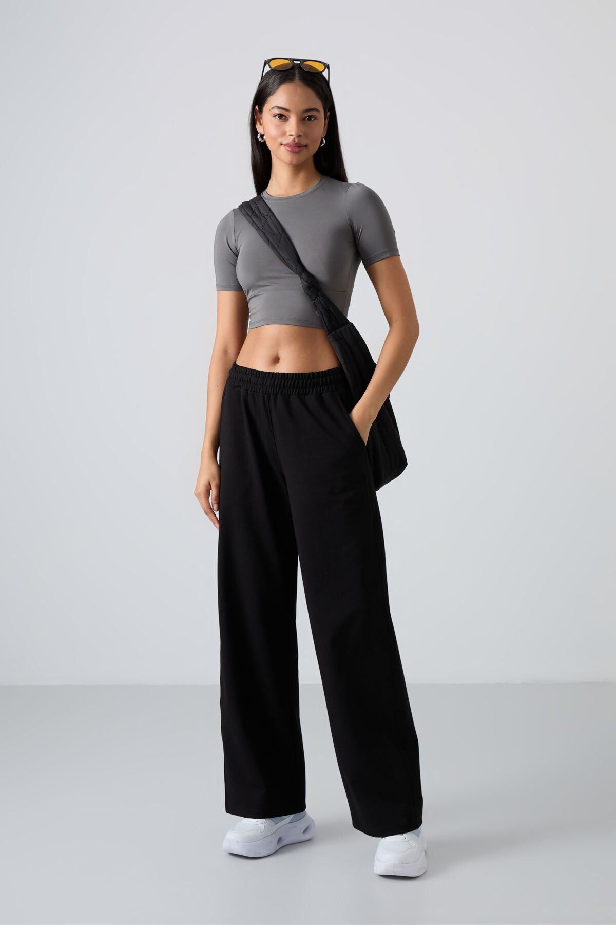 Siyah Yüksek Bel Cepli Rahat Form Geniş Paça Kadın Eşofman Alt - 94567