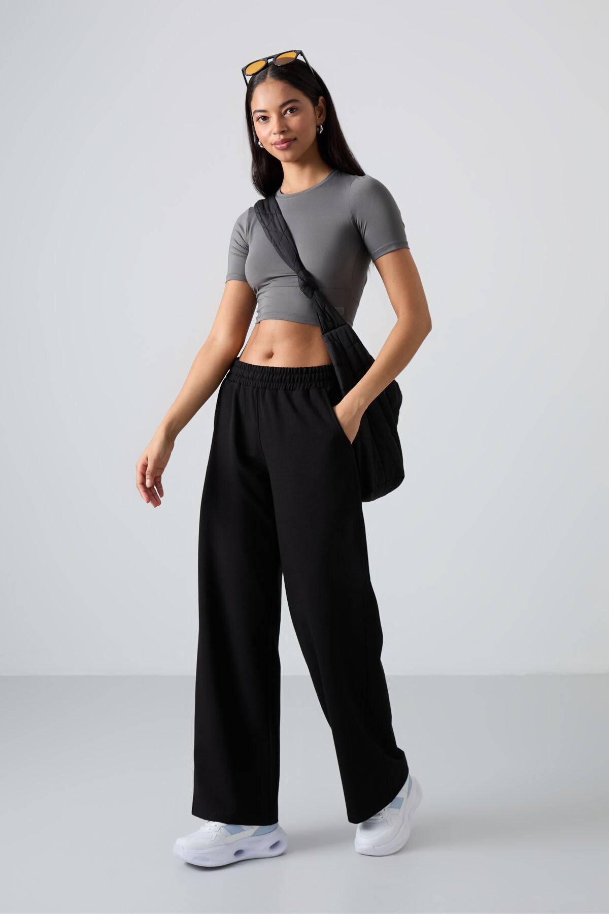 Siyah Yüksek Bel Cepli Rahat Form Geniş Paça Kadın Eşofman Alt - 94567