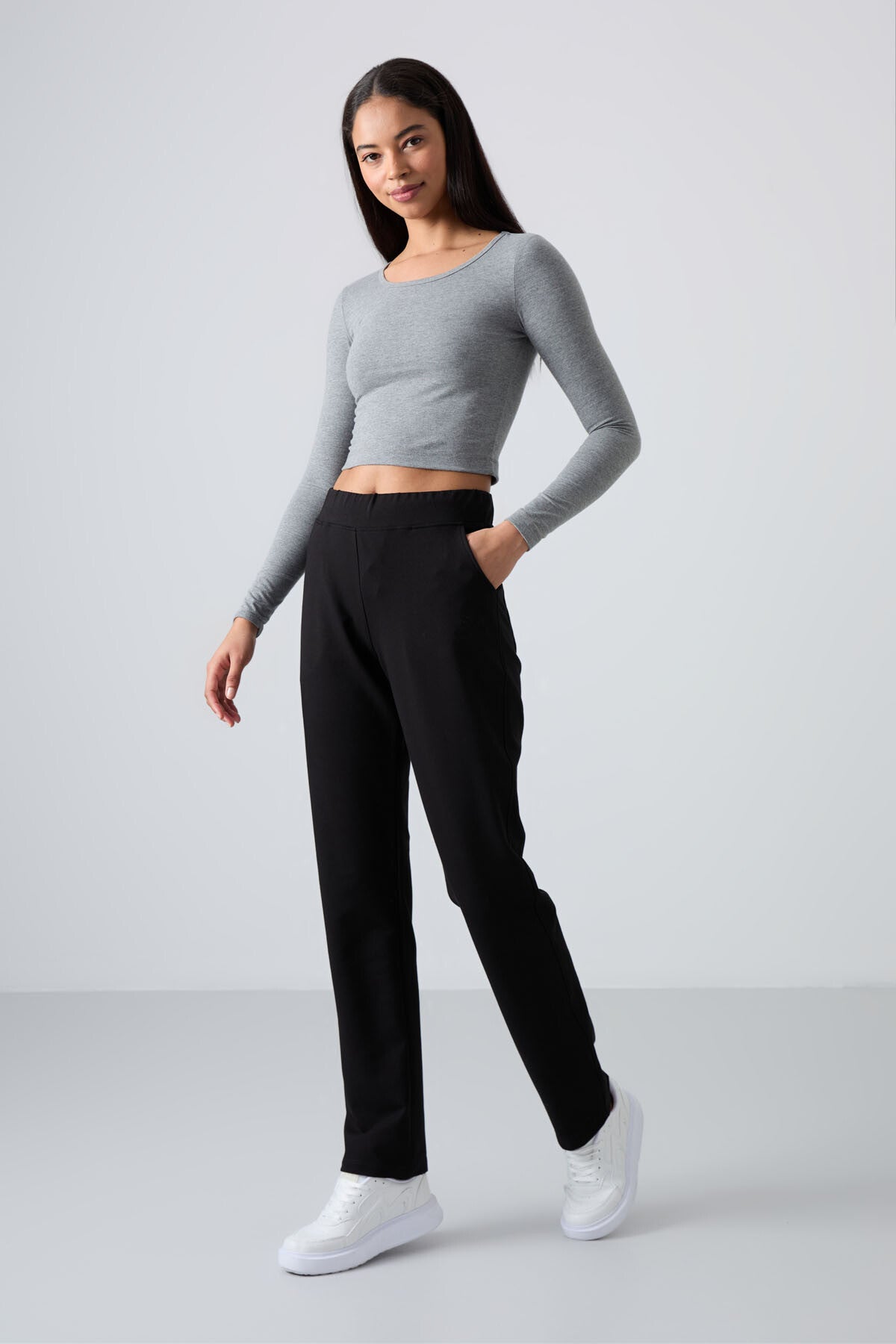 Siyah Yüksek Bel Cepli Rahat Form Klasik Paça Kadın Eşofman Alt - 94185