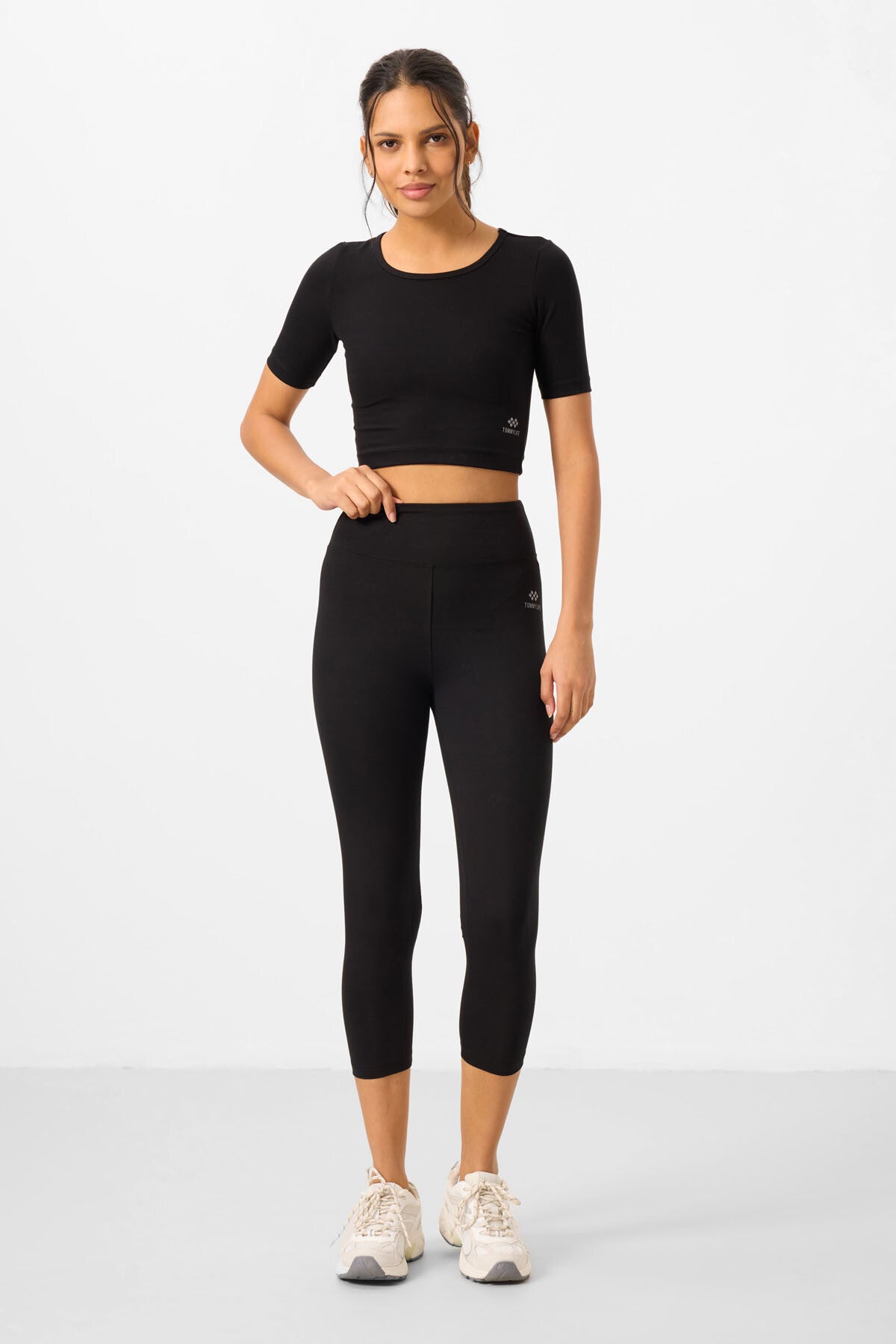 Siyah Yüksek Bel Kapri-Crop T-Shirt Slim Fit Kadın Tayt Takım - 95285