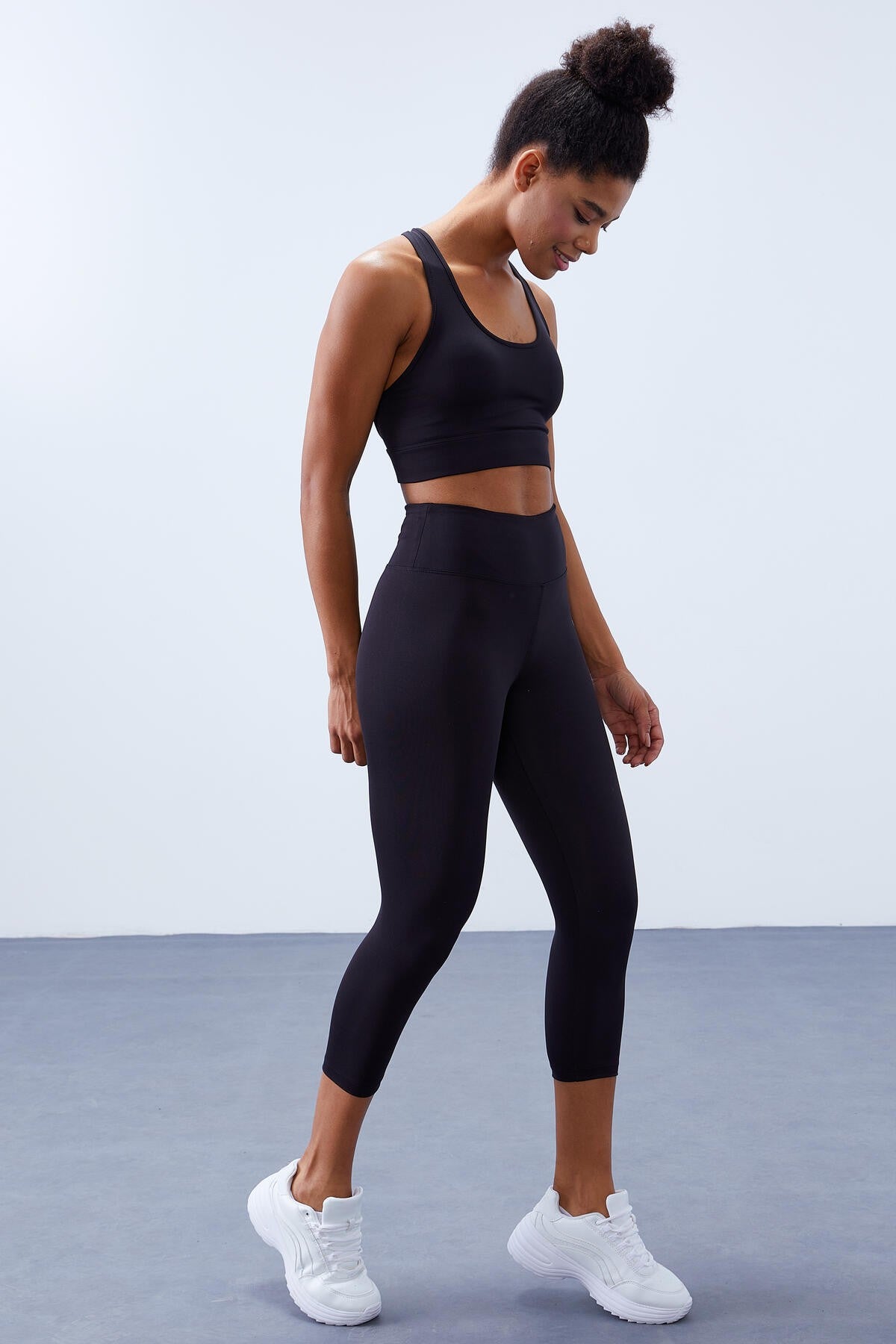 Siyah Yüksek Bel Toparlayıcı Çapraz Sırt Detaylı Slim Fit Kadın Tayt Takım - 95283