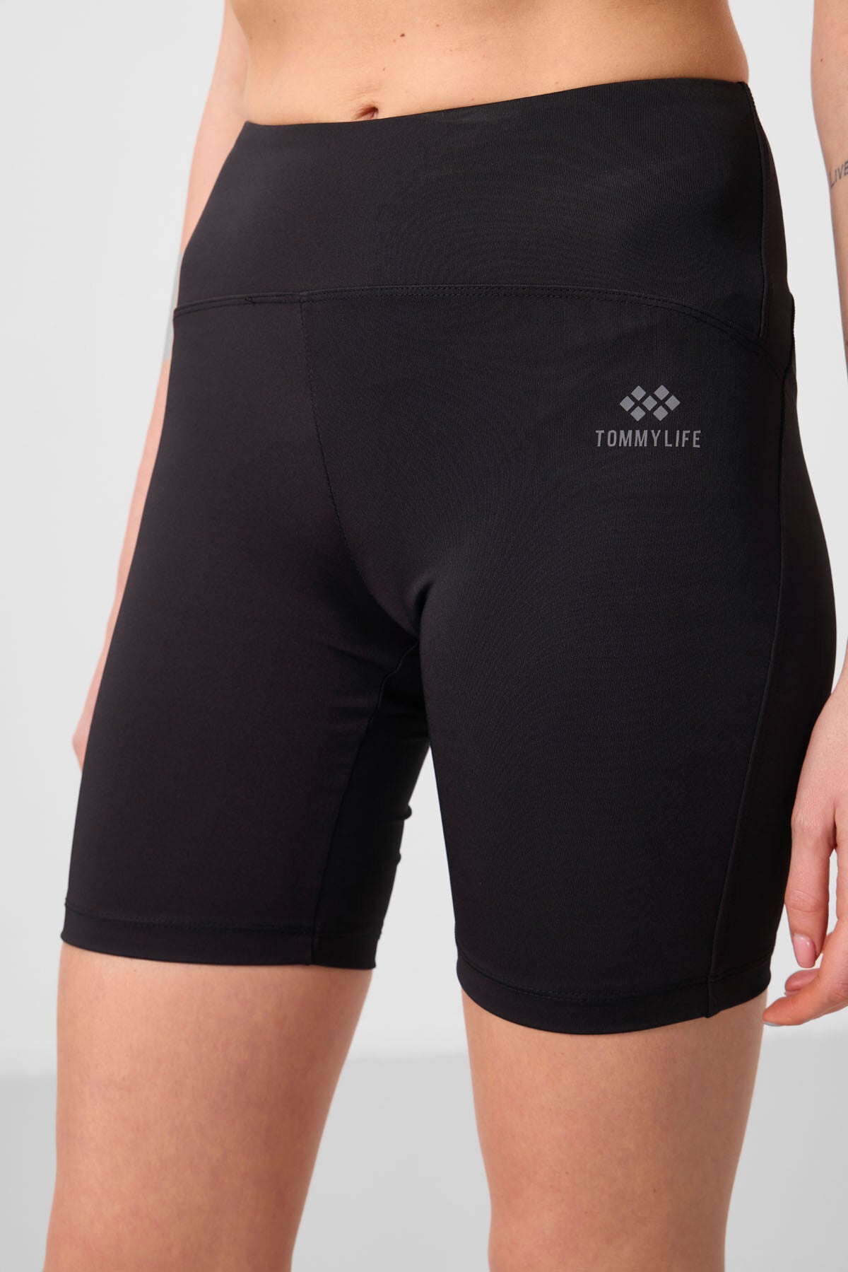 Siyah Yüksek Bel Toparlayıcı Kısa Biker Kadın Tayt - 91007