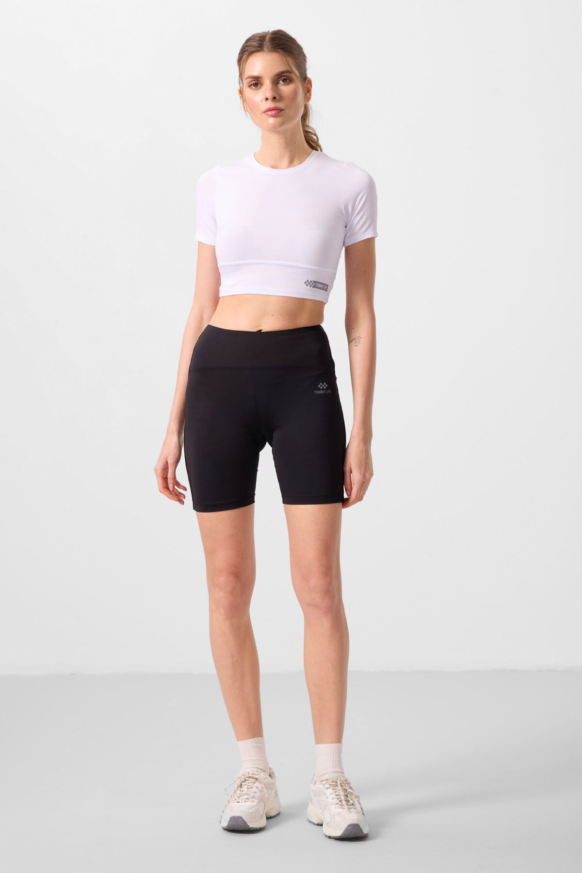 Siyah Yüksek Bel Toparlayıcı Kısa Biker Kadın Tayt - 91007