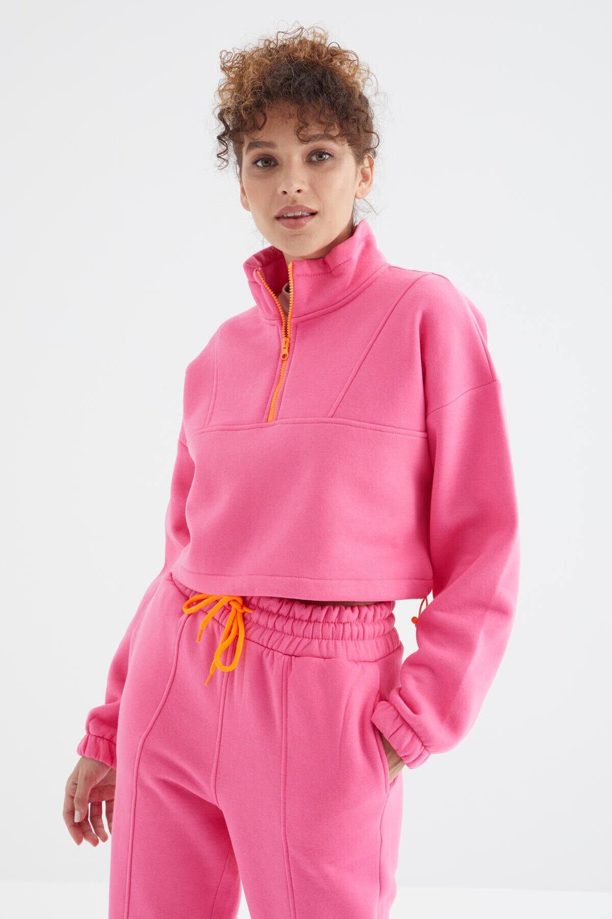 Şeker Pembe Düşük Omuzlu Beli Büzgülü Yarım Boy Fermuarlı Oversıze Kadın Eşofman Takım - 95321