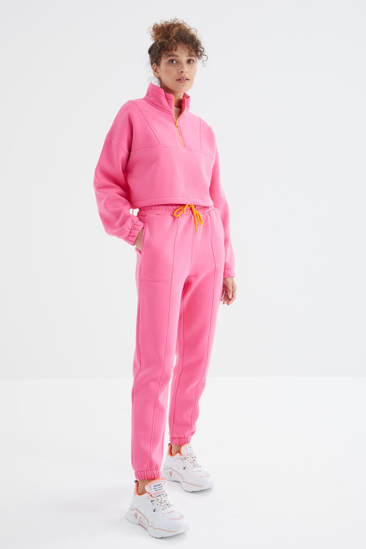 Şeker Pembe Düşük Omuzlu Beli Büzgülü Yarım Boy Fermuarlı Oversıze Kadın Eşofman Takım - 95321