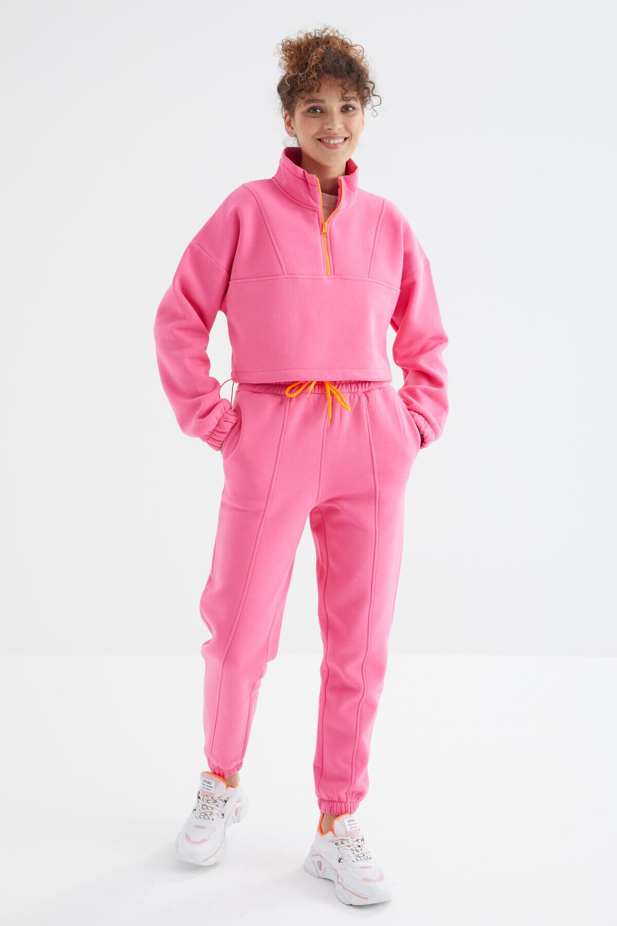 Şeker Pembe Düşük Omuzlu Beli Büzgülü Yarım Boy Fermuarlı Oversıze Kadın Eşofman Takım - 95321