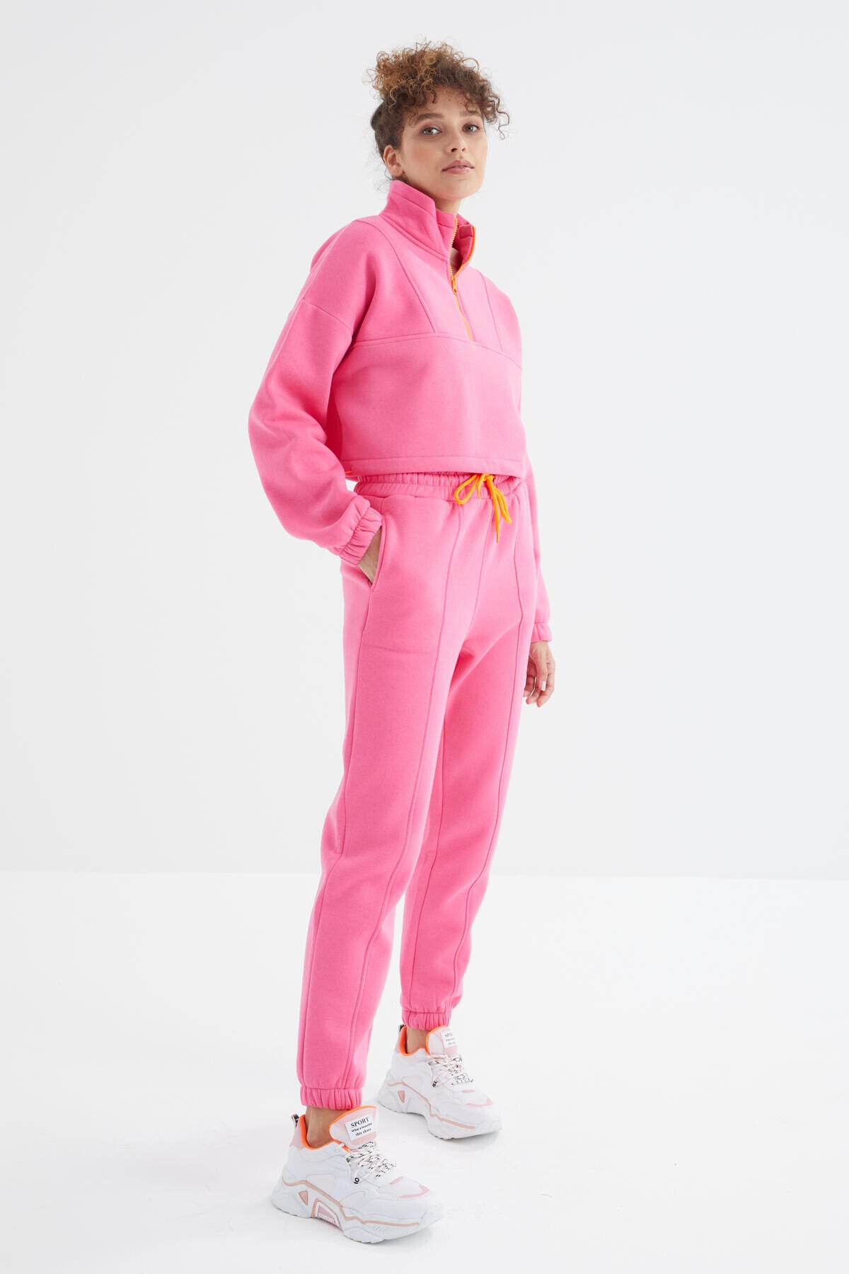 Şeker Pembe Düşük Omuzlu Beli Büzgülü Yarım Boy Fermuarlı Oversıze Kadın Eşofman Takım - 95321