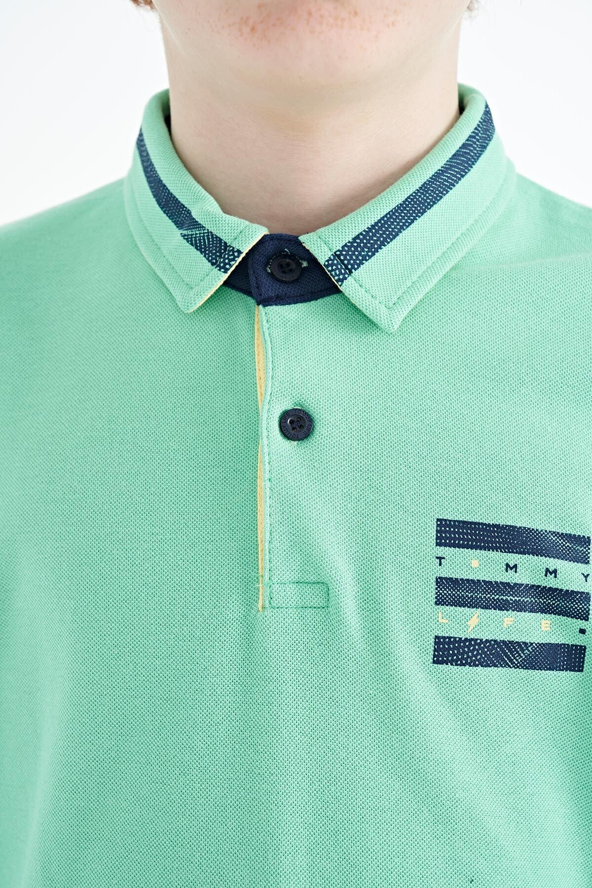 Su Yeşili Yakası Renk Bloklu Baskı Detaylı Standart Kalıp Erkek Çocuk T-Shirt - 11111