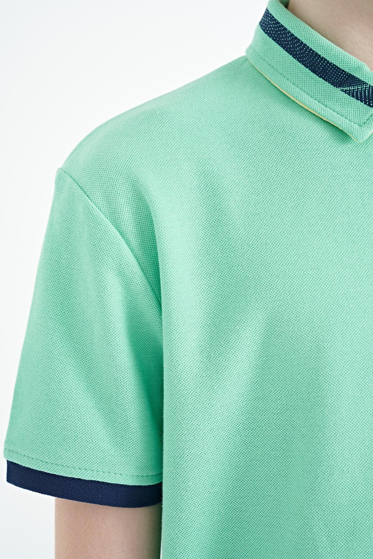 Su Yeşili Yakası Renk Bloklu Baskı Detaylı Standart Kalıp Erkek Çocuk T-Shirt - 11111