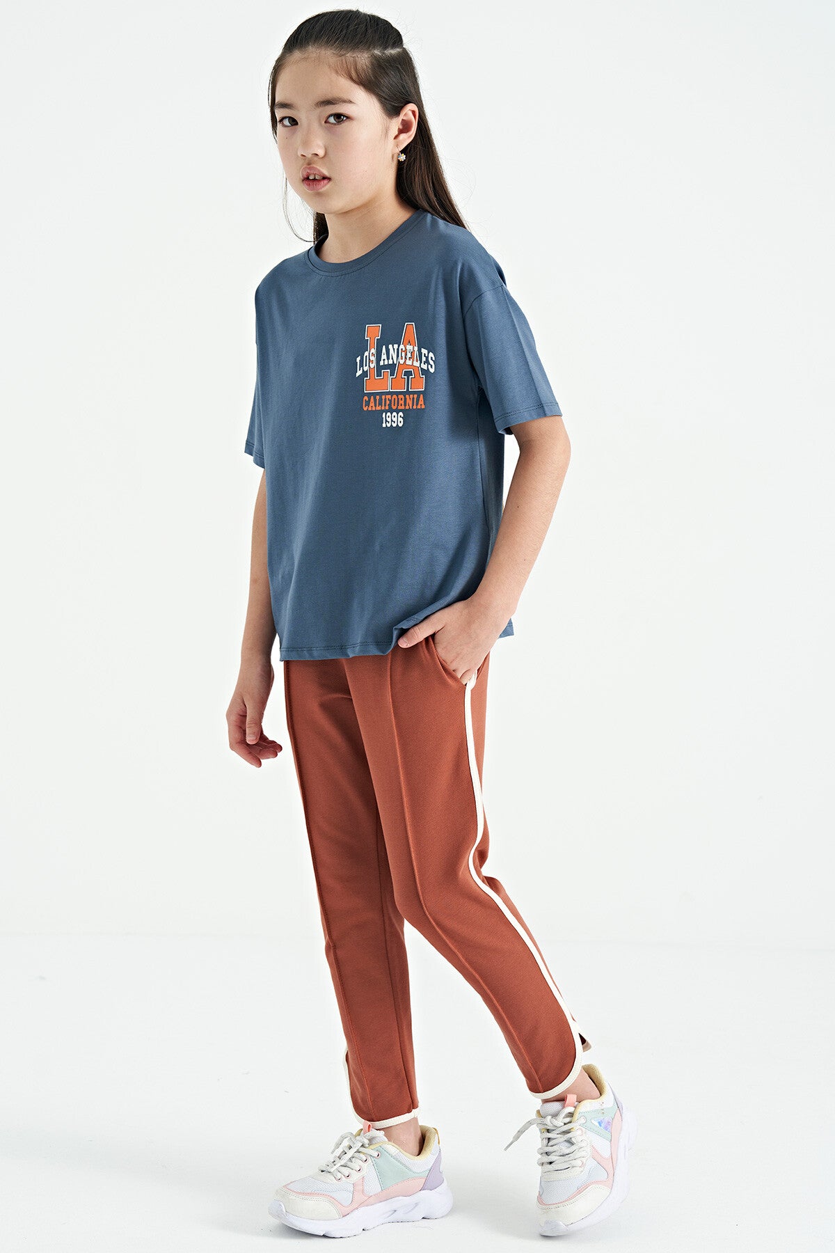 Tarçın Biye Detaylı Bağcıklı Ön Nevürlü Geniş Paçalı Kız Çocuk Eşofman Altı - 75124