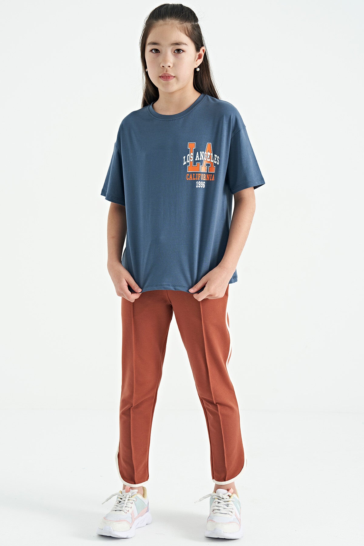 Tarçın Biye Detaylı Bağcıklı Ön Nevürlü Geniş Paçalı Kız Çocuk Eşofman Altı - 75124