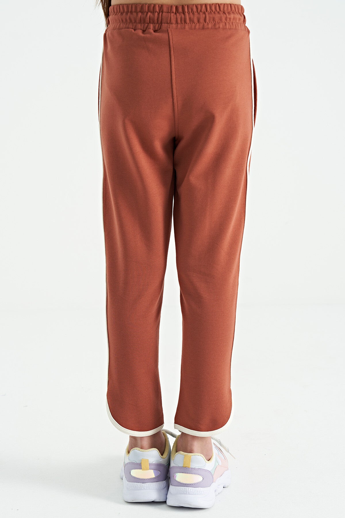 Tarçın Biye Detaylı Bağcıklı Ön Nevürlü Geniş Paçalı Kız Çocuk Eşofman Altı - 75124