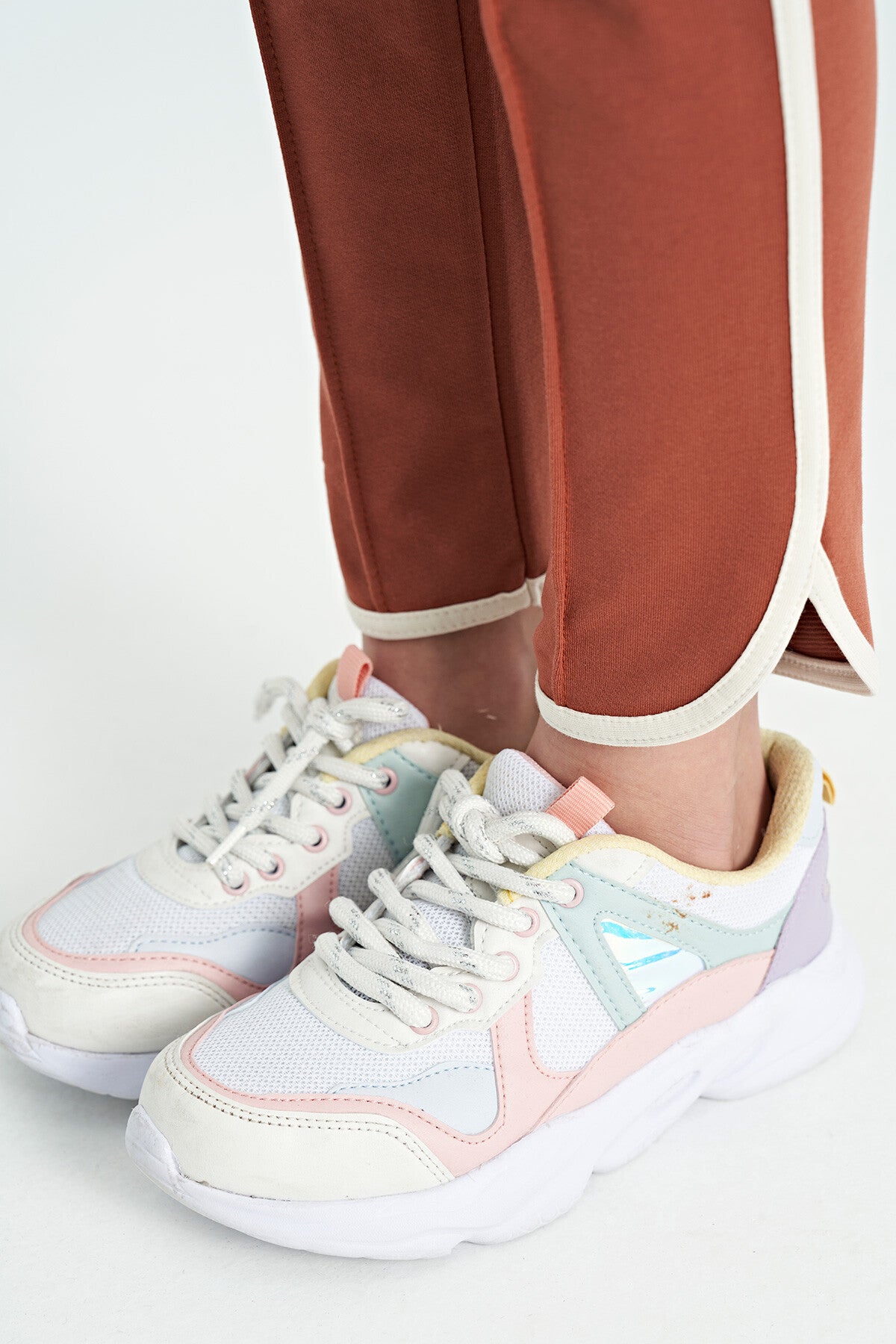 Tarçın Biye Detaylı Bağcıklı Ön Nevürlü Geniş Paçalı Kız Çocuk Eşofman Altı - 75124