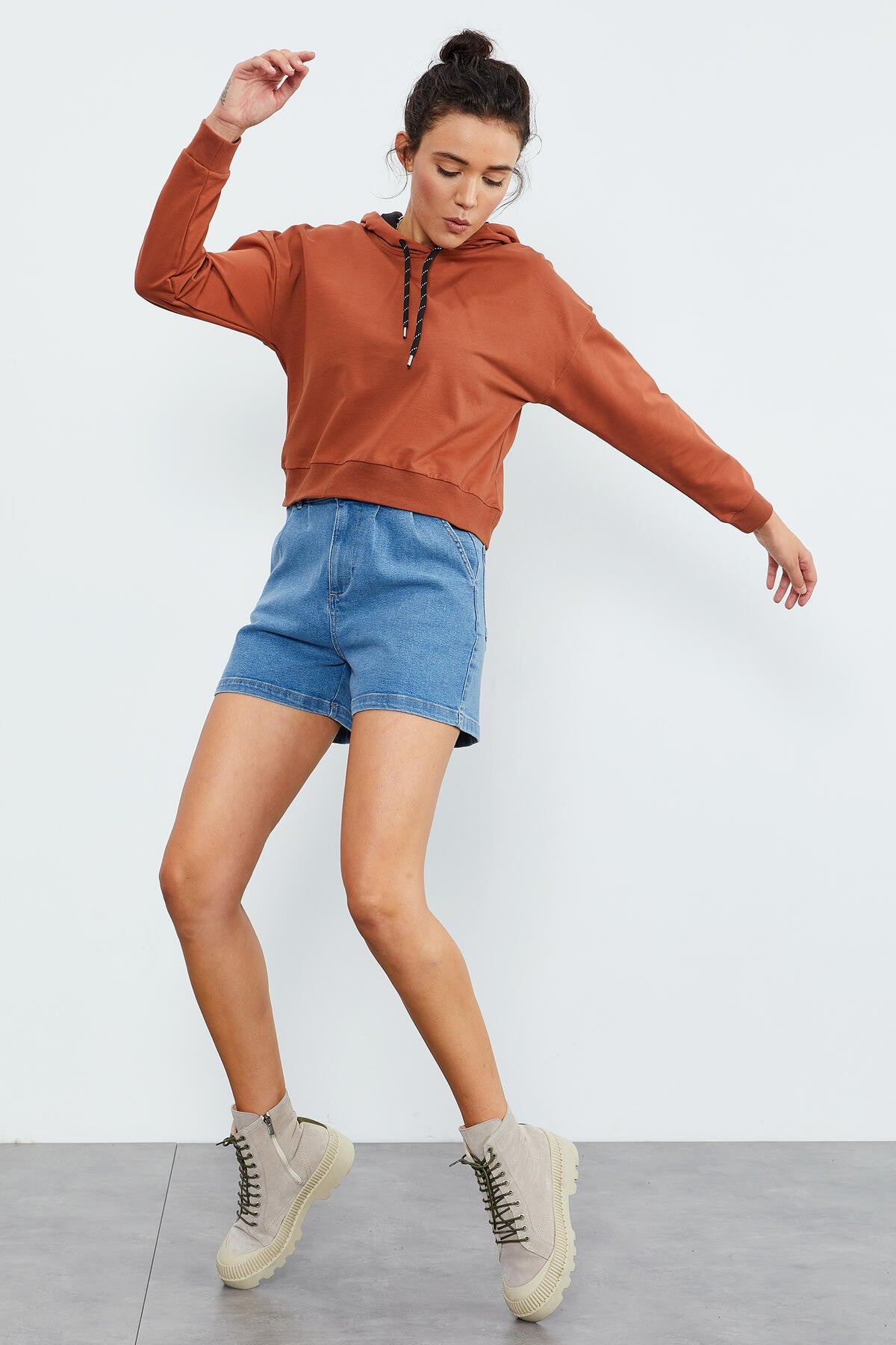 Tarçın Uzun Kol Rahat Form Kapüşonlu Kadın Sweatshirt - 97115