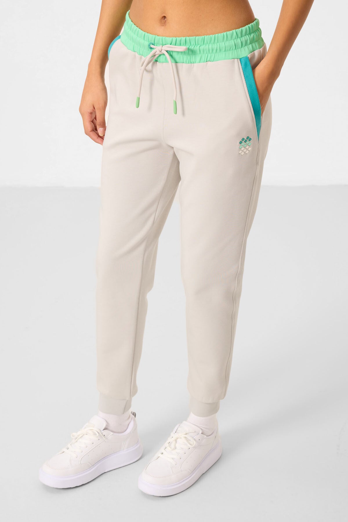 Taş Kapüşonlu Pamuklu Renk Bloklu Kadın Eşofman Takım - 95327