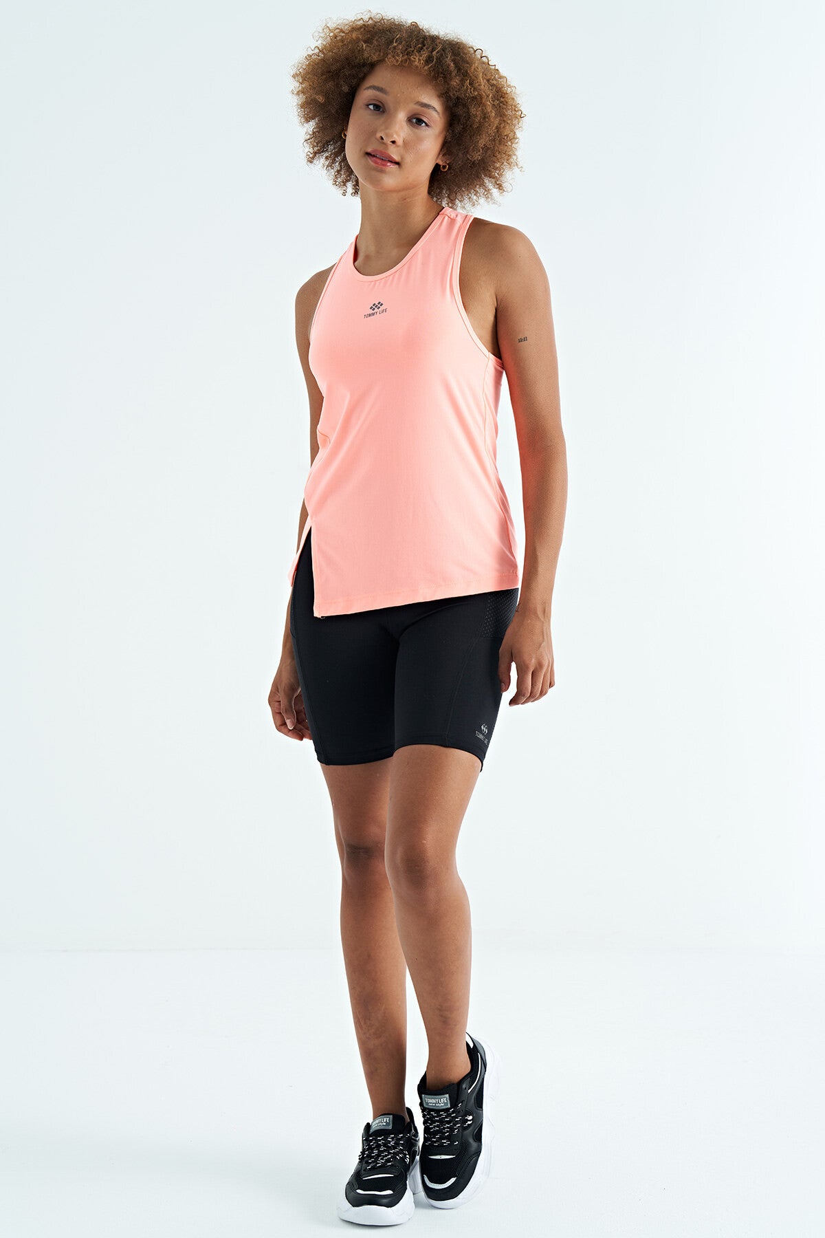 Yavruagzı Yırtmaç Detaylı O Yaka Sıfır Kollu Standart Kalıp Kadın Spor Atlet - 97256