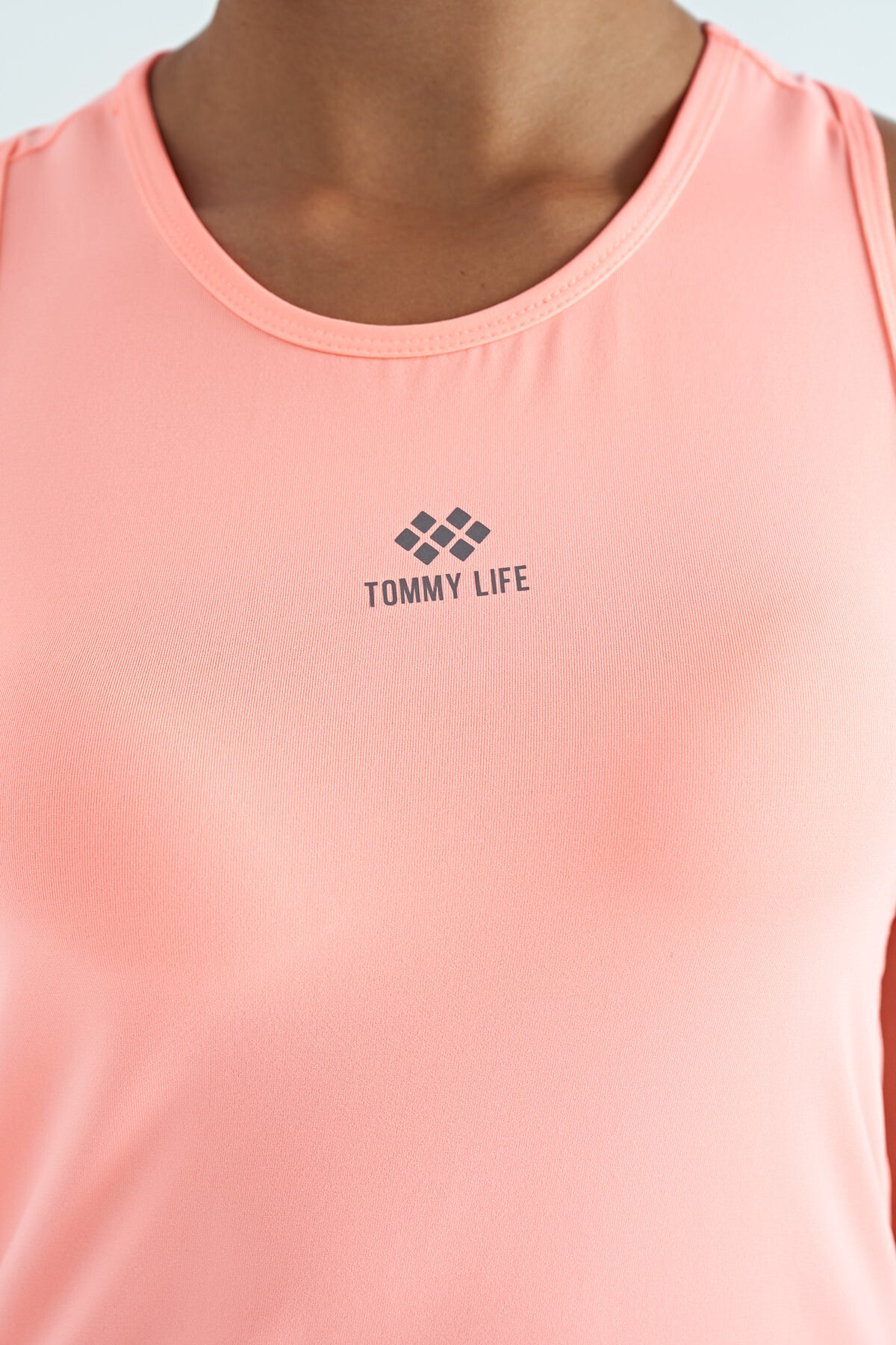 Yavruagzı Yırtmaç Detaylı O Yaka Sıfır Kollu Standart Kalıp Kadın Spor Atlet - 97256