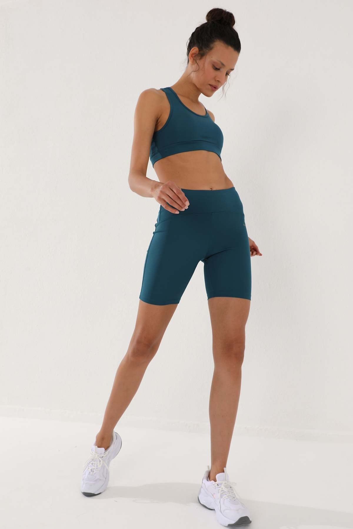 Zümrüt Sırt Detaylı Dar Kalıp U Yaka Kadın Spor Büstiyer - 97120