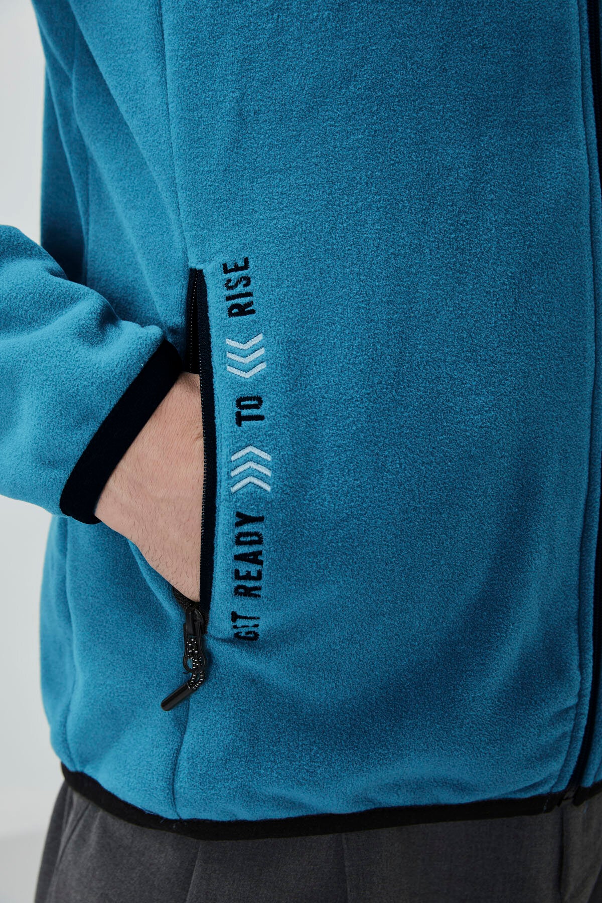 Zümrüt Yazı Nakışlı Dik Yaka Fermuarlı Standart Kalıp Erkek Sweatshirt Polar - 87992