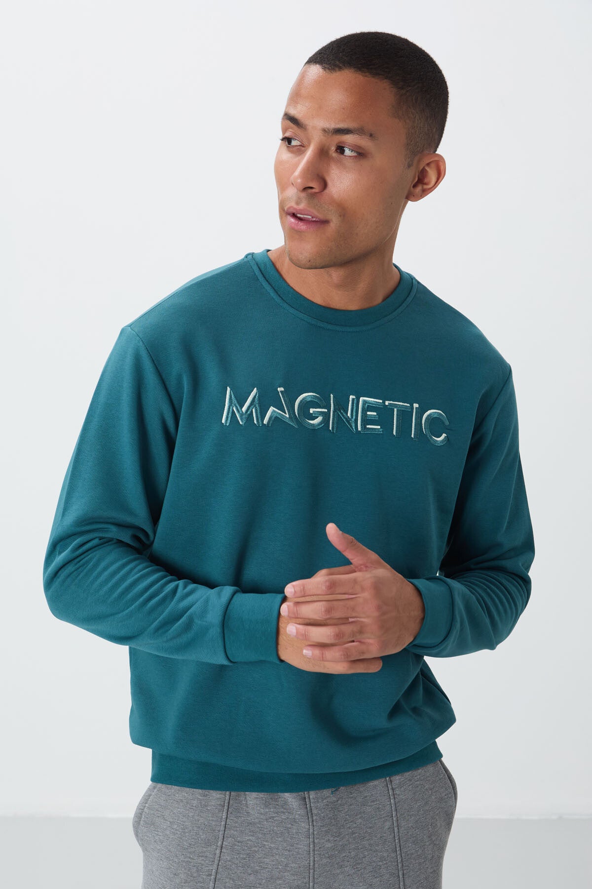 Zümrüt Yazı Nakışlı O Yaka Rahat Form İçi Polarlı Erkek Sweatshirt - 88020