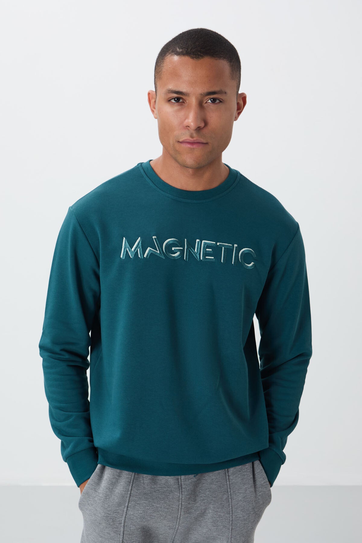 Zümrüt Yazı Nakışlı O Yaka Rahat Form İçi Polarlı Erkek Sweatshirt - 88020