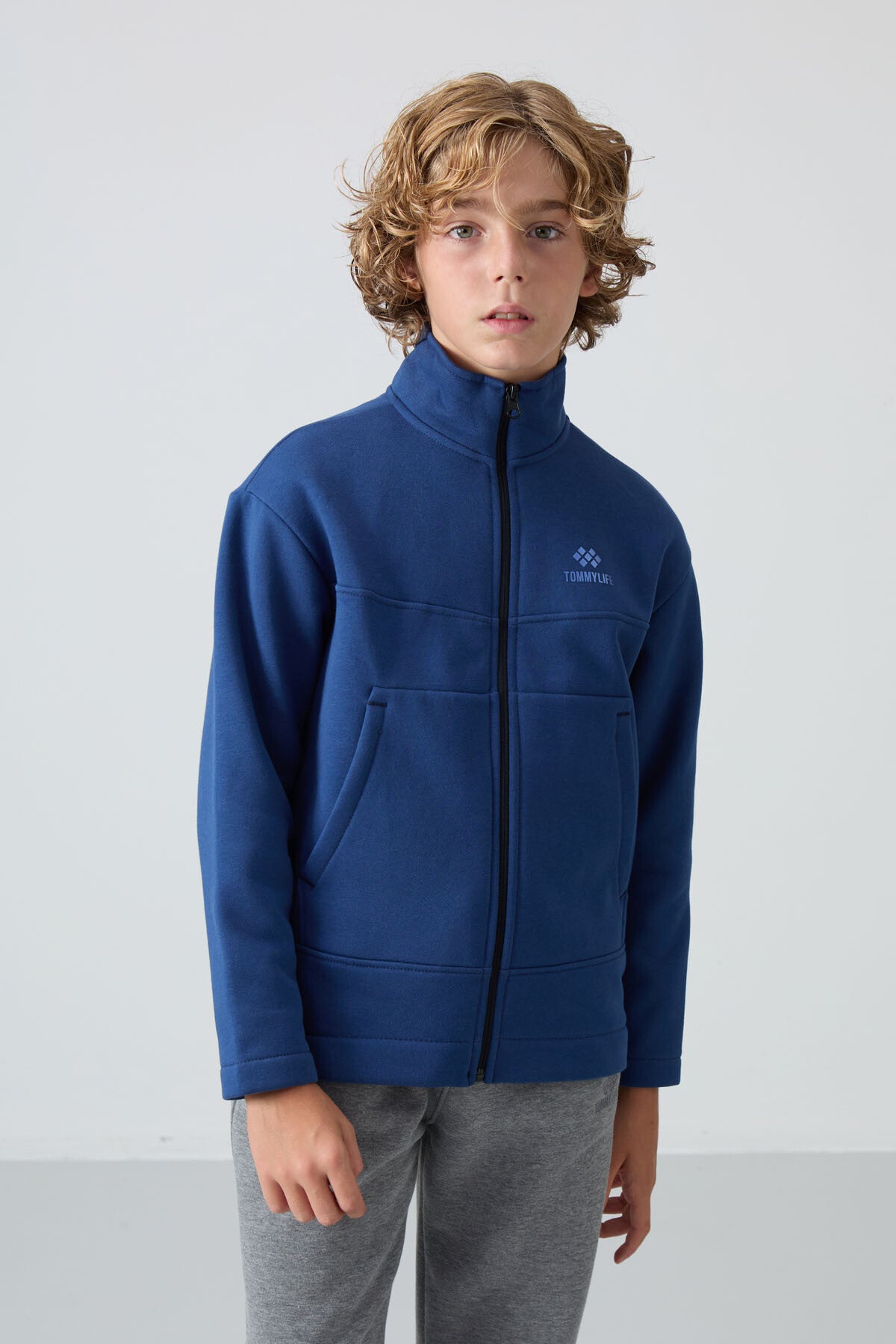 Parlament Pamuklu Kalın İçi Tüylü Yumuşak Dokulu Standart Fit Nakışlı Erkek Çocuk Sweatshirt - 11245