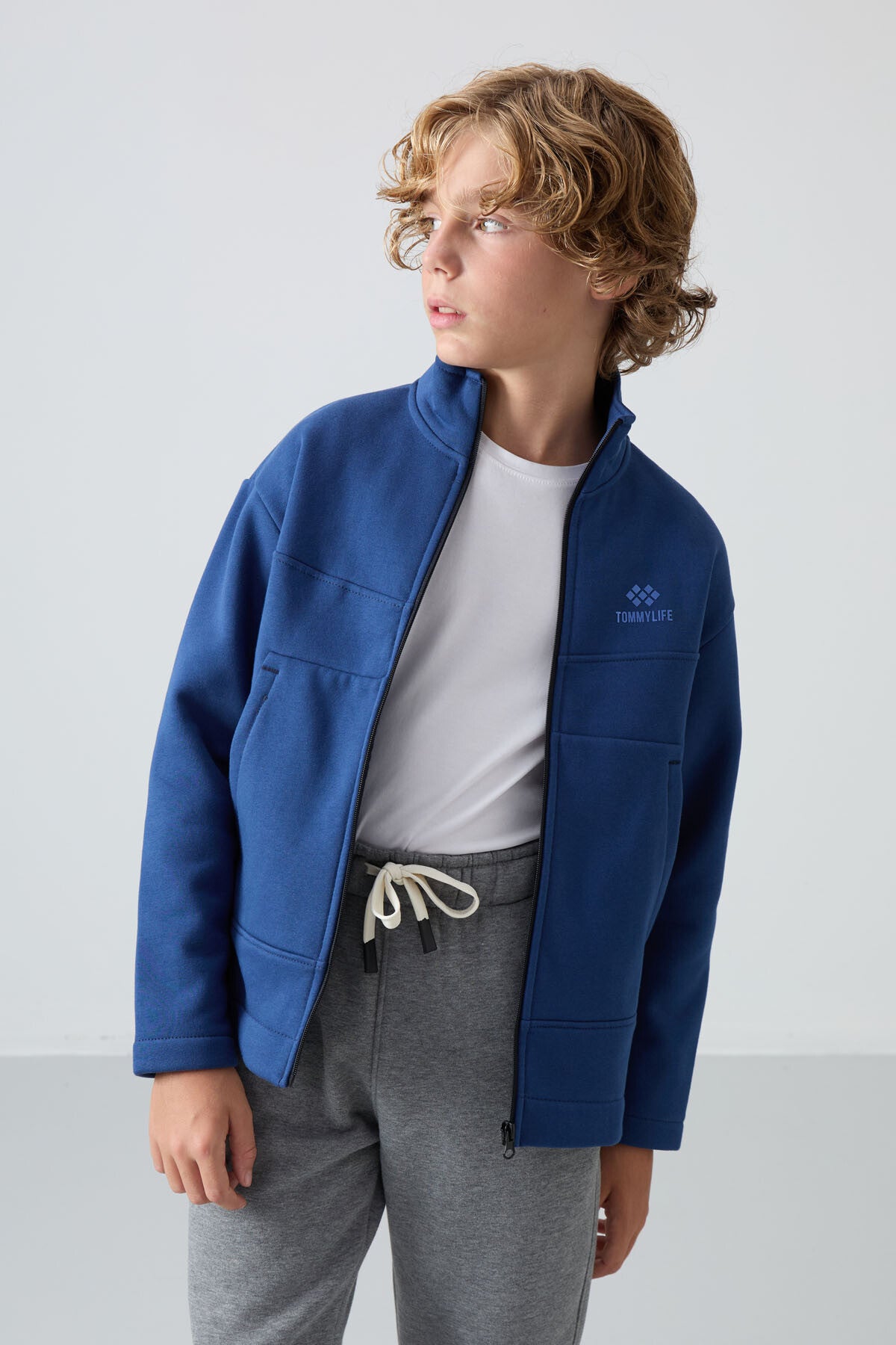 Parlament Pamuklu Kalın İçi Tüylü Yumuşak Dokulu Standart Fit Nakışlı Erkek Çocuk Sweatshirt - 11245