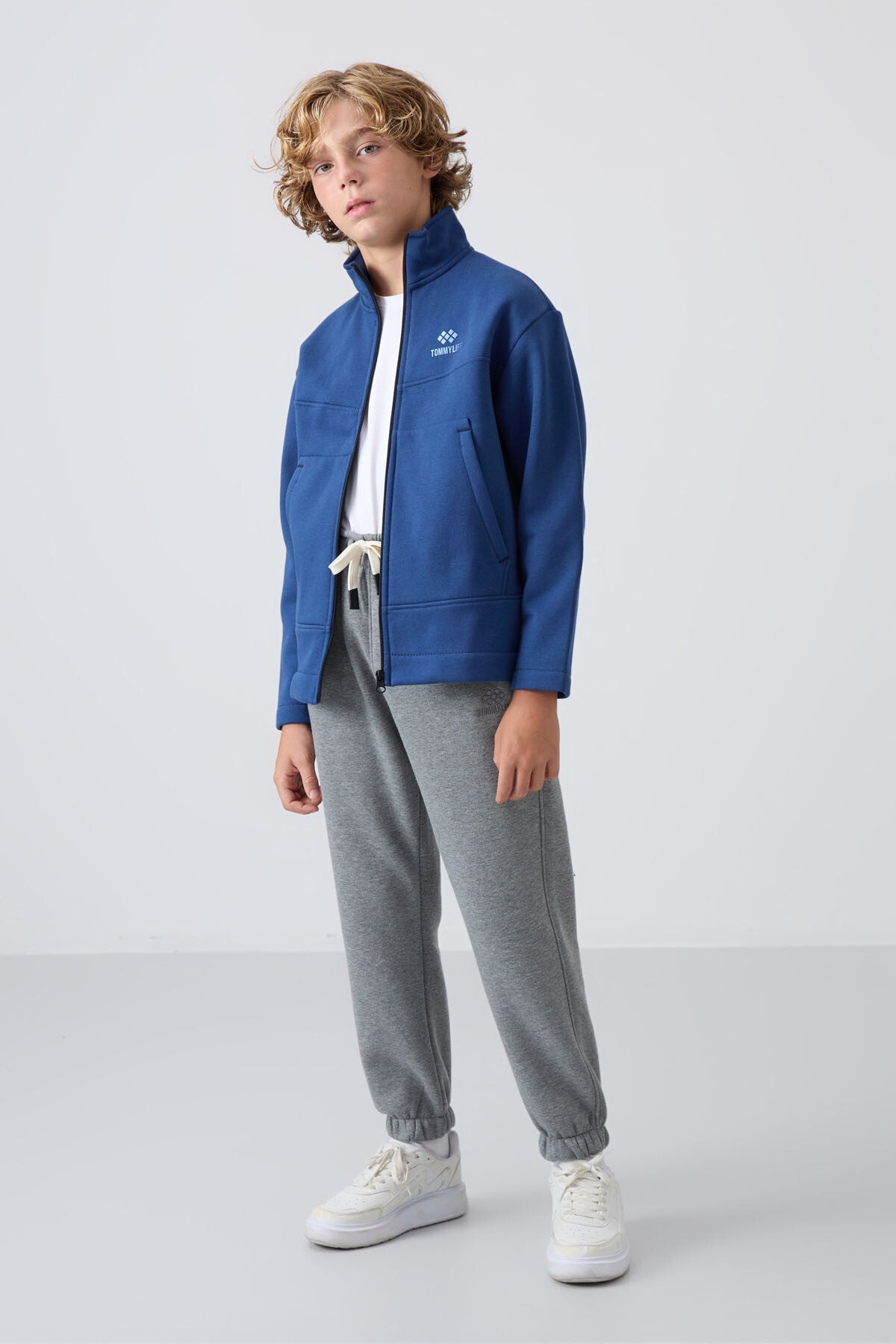 Parlament Pamuklu Kalın İçi Tüylü Yumuşak Dokulu Standart Fit Nakışlı Erkek Çocuk Sweatshirt - 11245