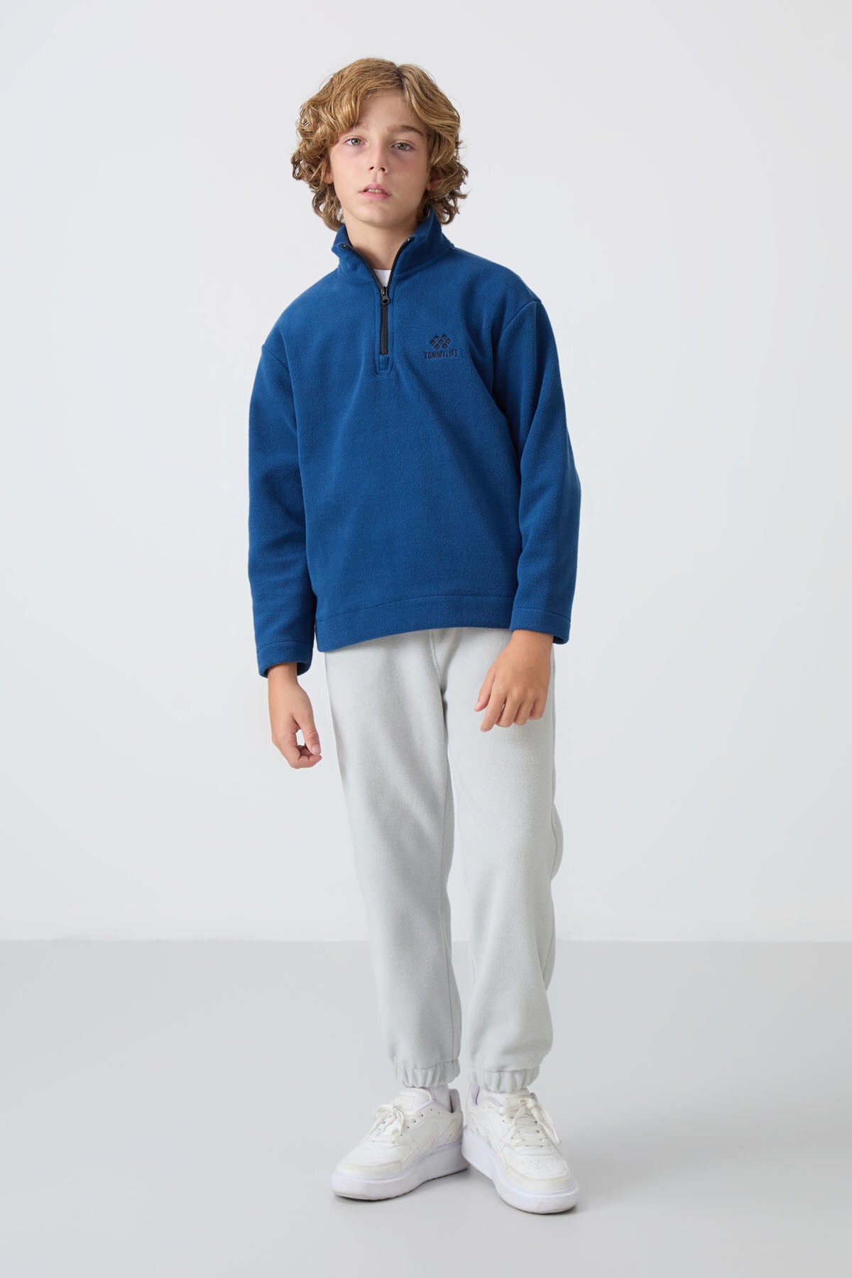 Parlament Kalın Yumuşak Dokulu Standart Fit Nakışlı Polar Erkek Çocuk Sweatshirt - 11221